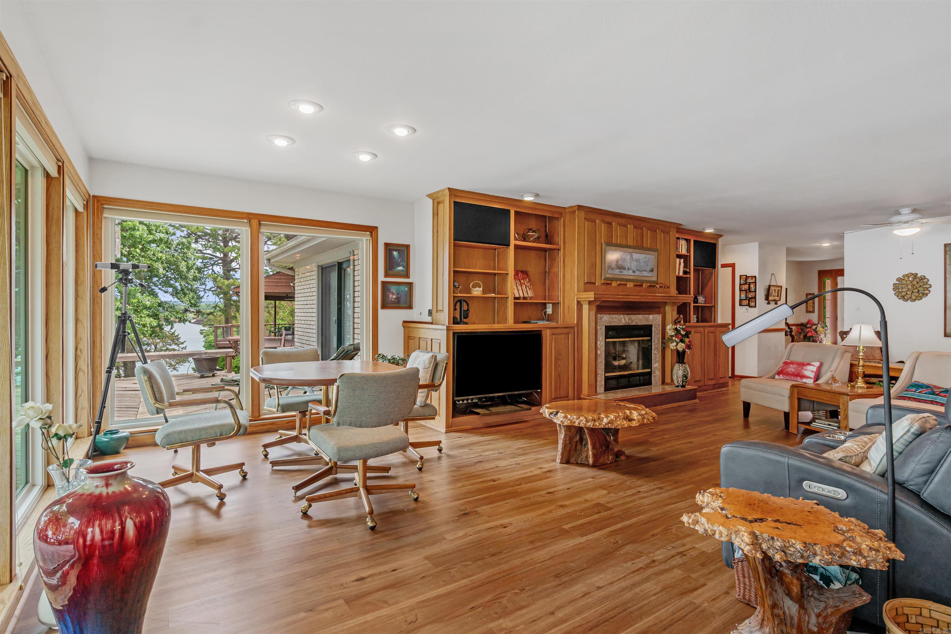 NAPLE HEIGHTS - LAKE - Residential