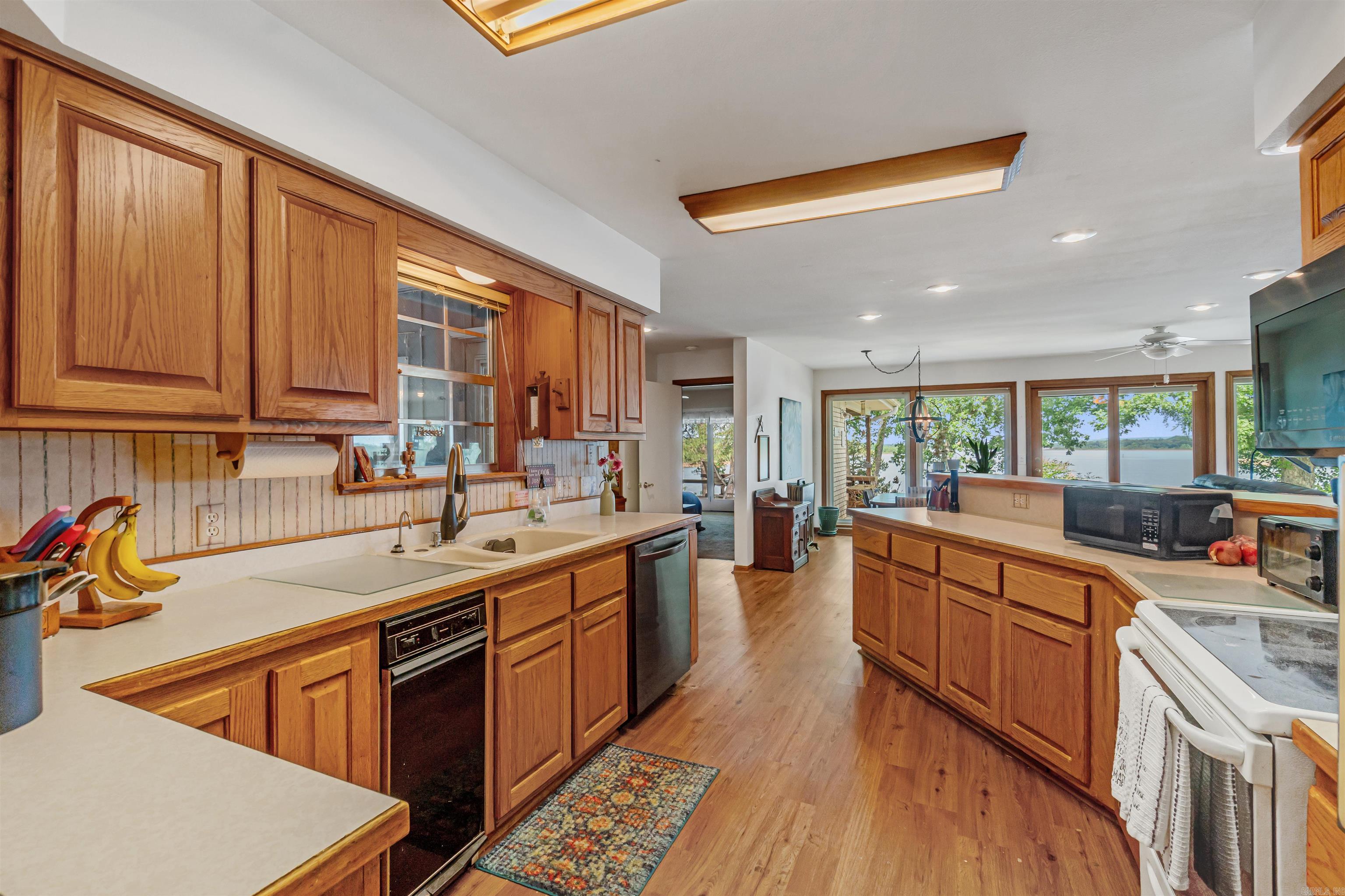 NAPLE HEIGHTS - LAKE - Residential