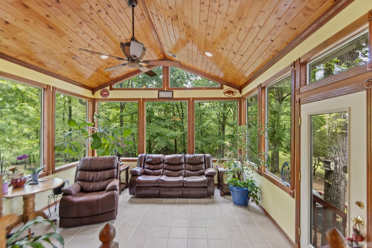PEBBLE LAKE - Residential