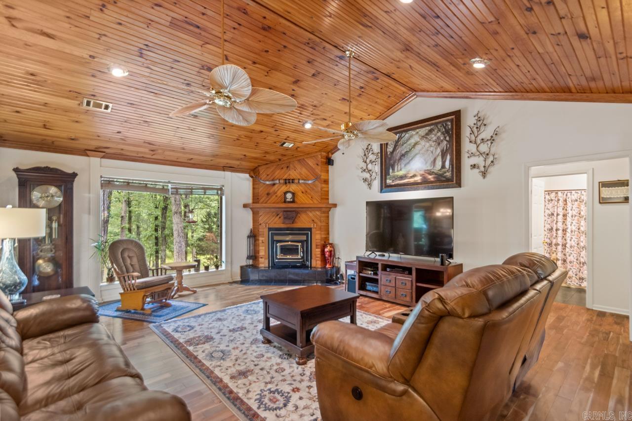 PEBBLE LAKE - Residential