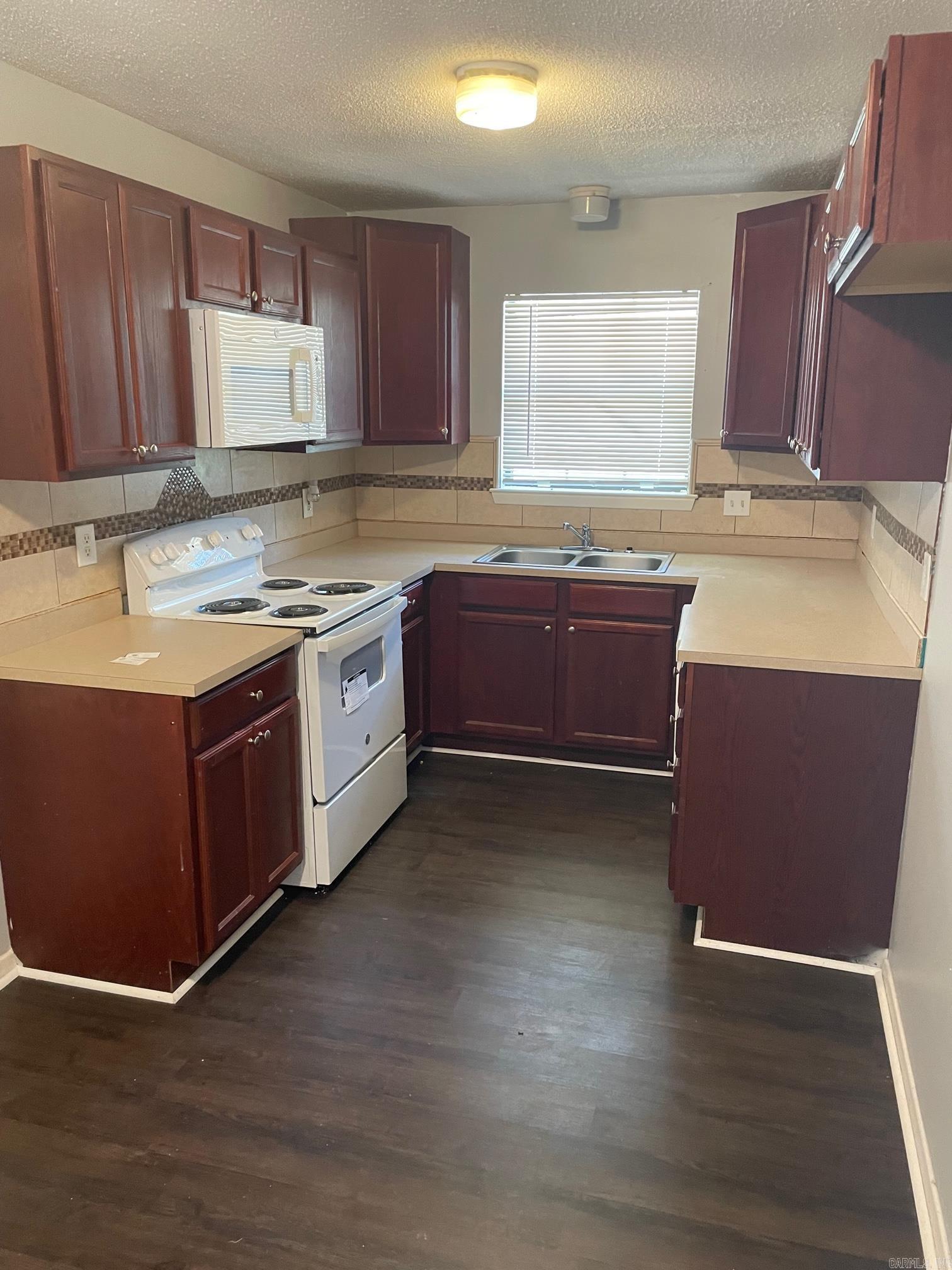 Country Wood - Residential Lease