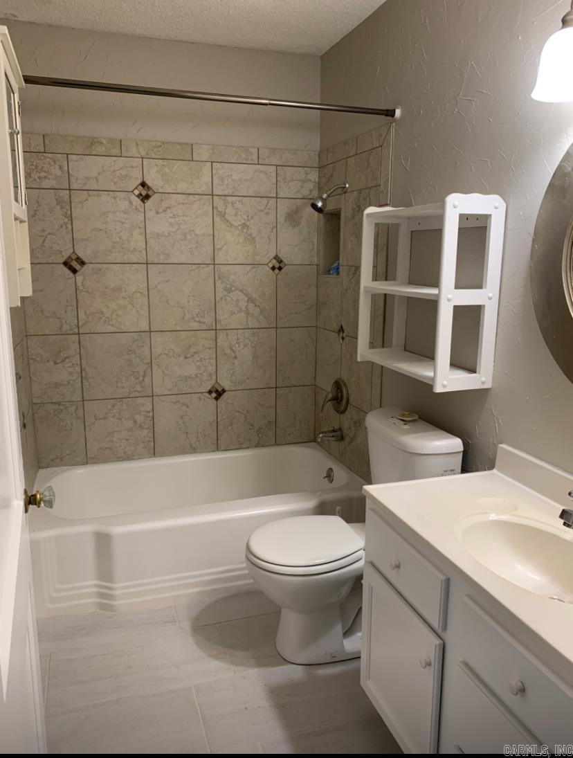 HILL CREST - Residential Lease