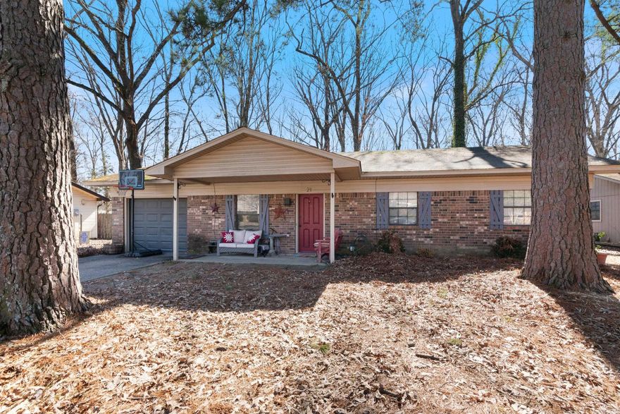 A Gem of a home in the established Northwood Subdivision in Conway, AR. This home has 3beds two bath and a one car garage! Beautiful floors, stainless steel appliances, Farmhouse sink, over-sized laundry room. A fully fenced back yard. not far from entertainment and Shopping. Let's schedule a tour and make this your new place to call home.