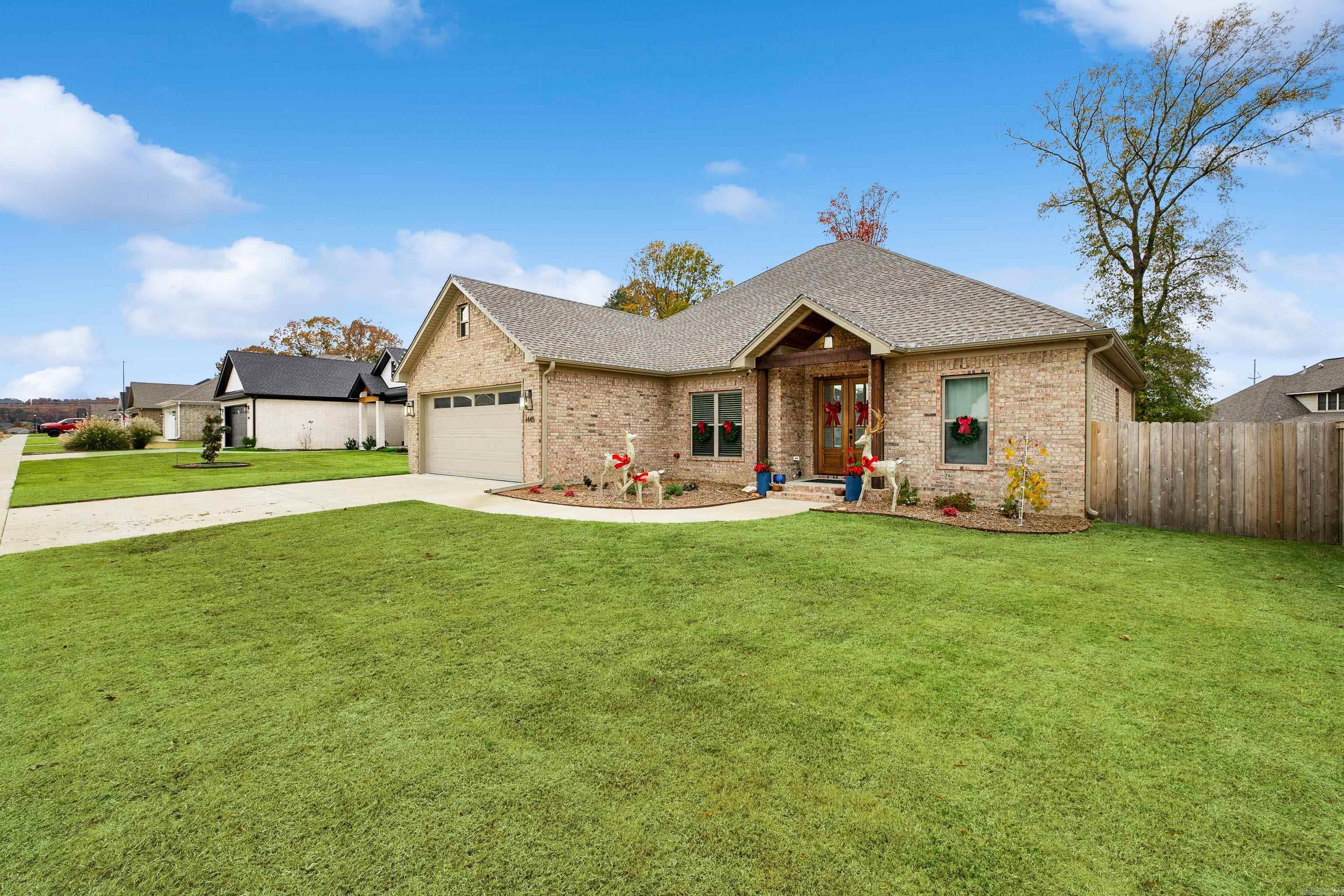 IVY PLACE - Residential