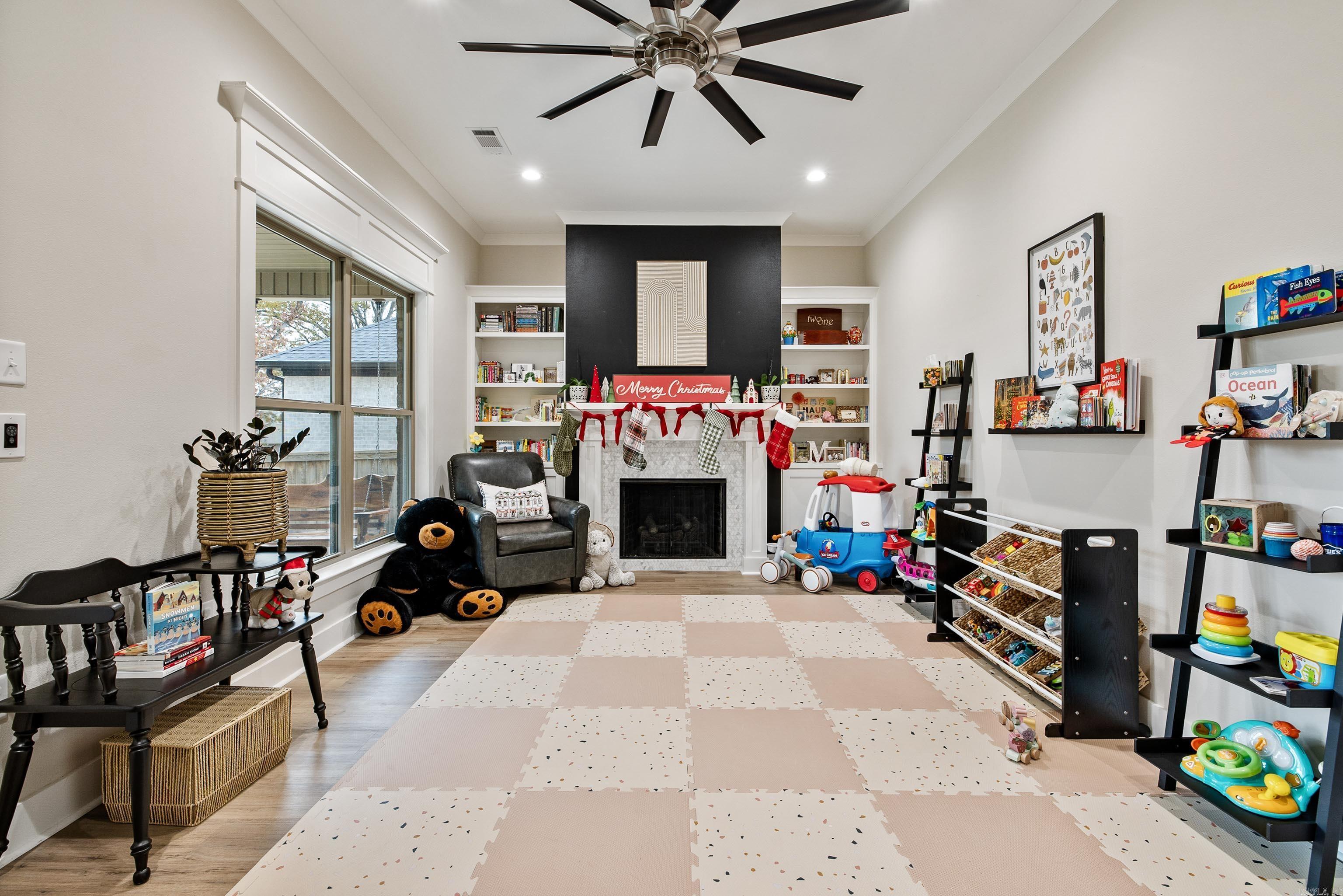 IVY PLACE - Residential