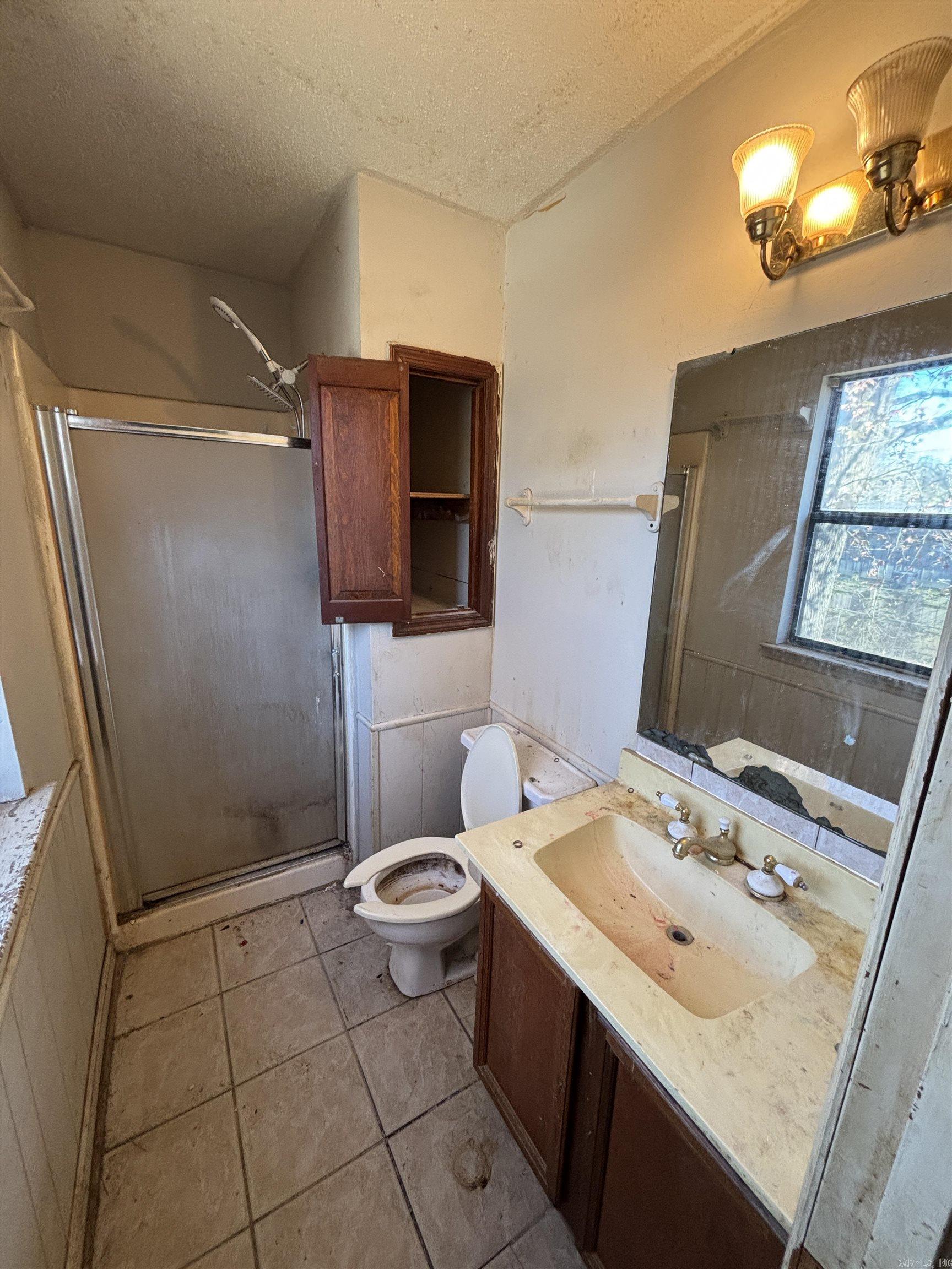 EAST HICKMAN & MCCONNELL - Residential