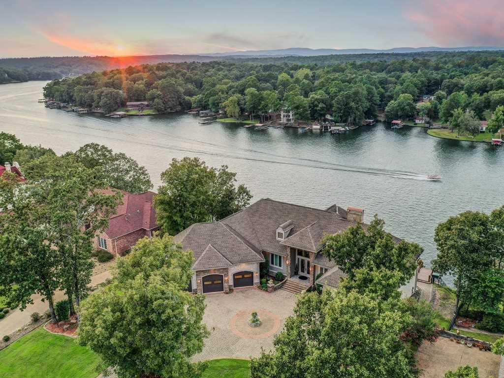 Designed with timeless elegance & sophistication, this magnificent Hunter Heights custom waterfront residence offers sumptuous architectural detailing and exemplifies elegant prestige with grand living spaces. Exceptionally designed with outdoor entertaining areas, this luxurious home boasts an open floor plan, beautiful gourmet kitchen with granite counters that opens to LR, both with voluminous ceilings and soaring windows. Enjoy panoramic views from your master bedroom…  (See documents for added remarks)