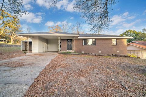 Photo of 600 Oaklawn Drive, Morrilton, AR 72110 (MLS # 25049177)