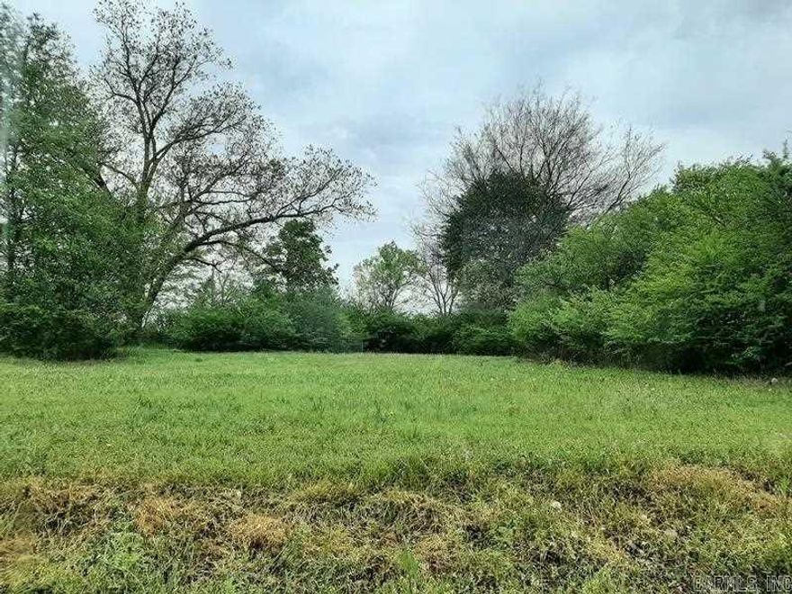 Great lot to build a Nice Home or duplex here in the Heart of Searcy, Nice Residential Lot, Location is everything, Close to downtown, shopping and schools.