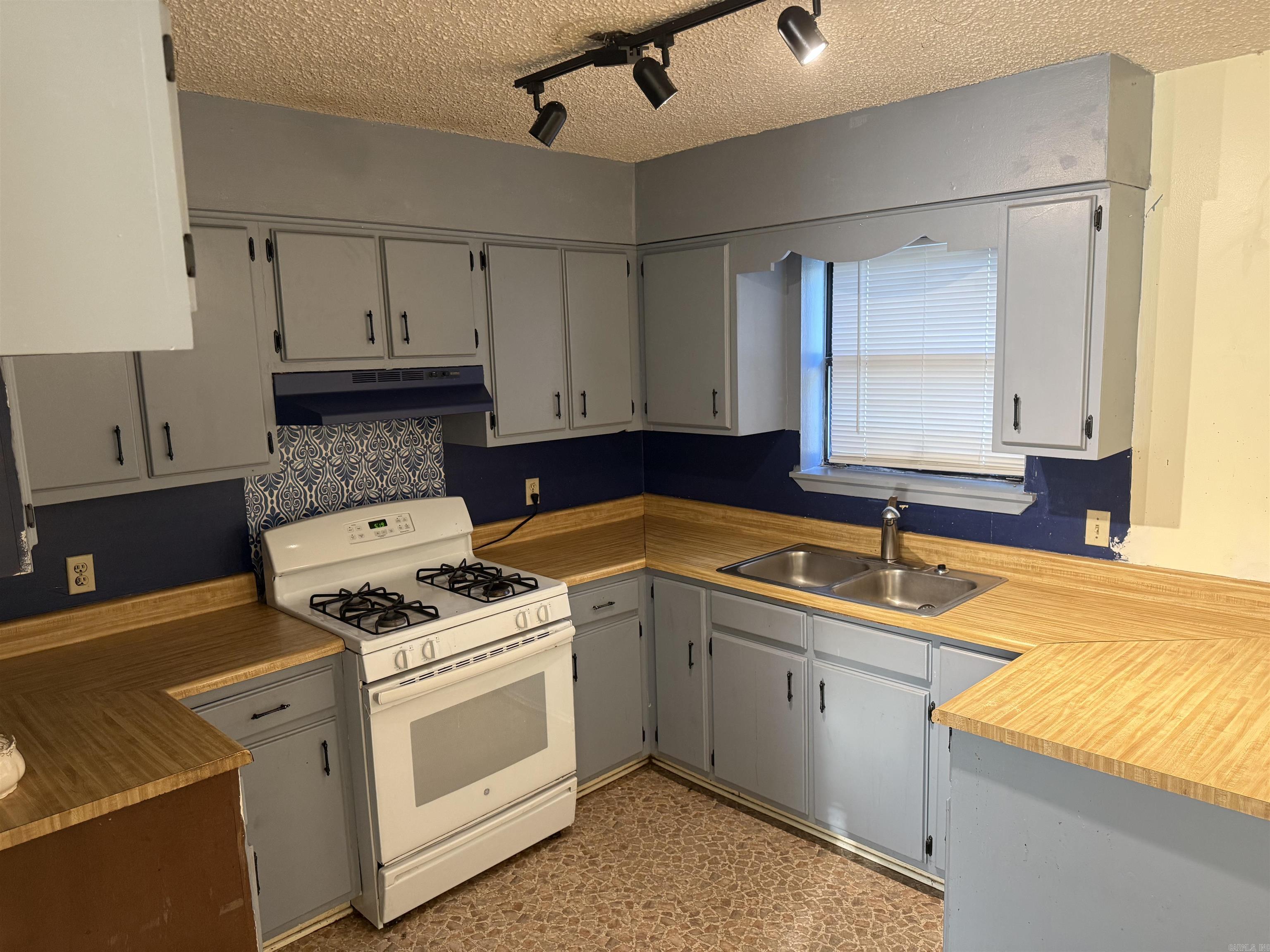 WOODLAND ACRES - Residential