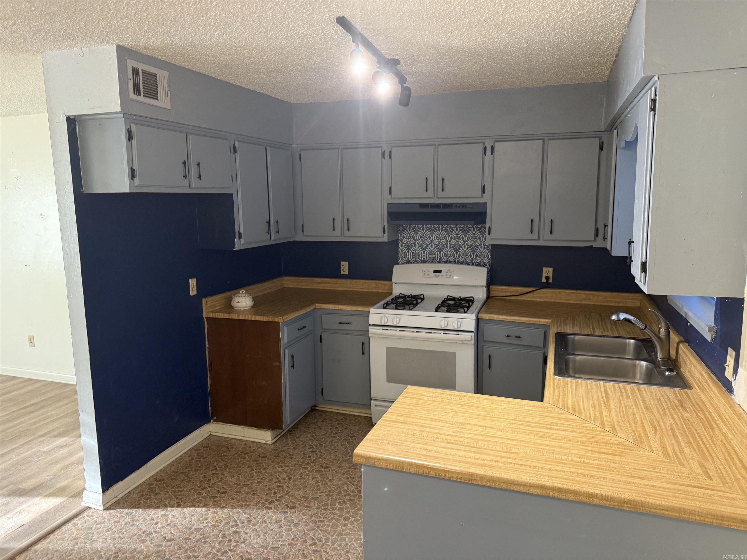 WOODLAND ACRES - Residential