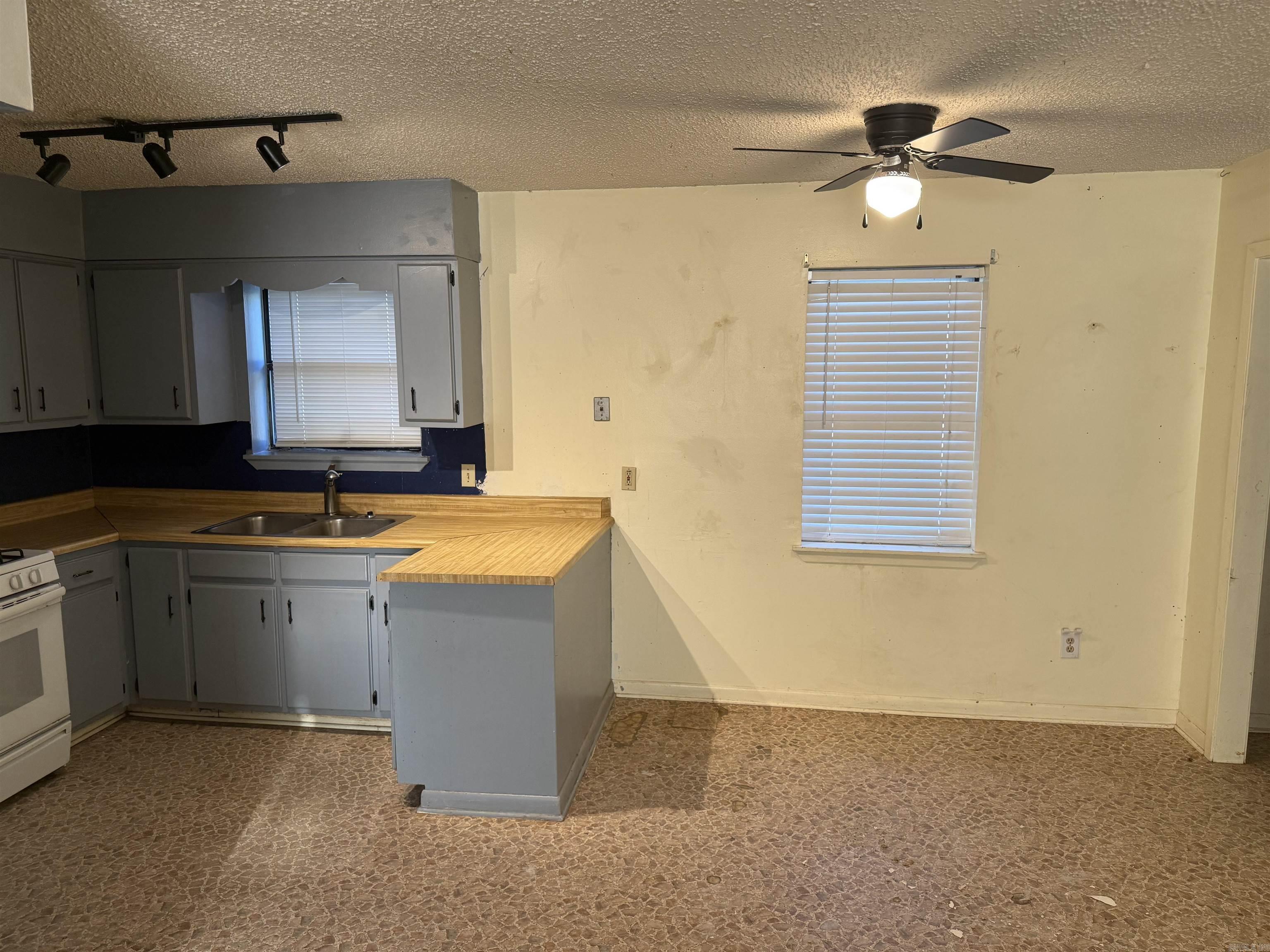 WOODLAND ACRES - Residential