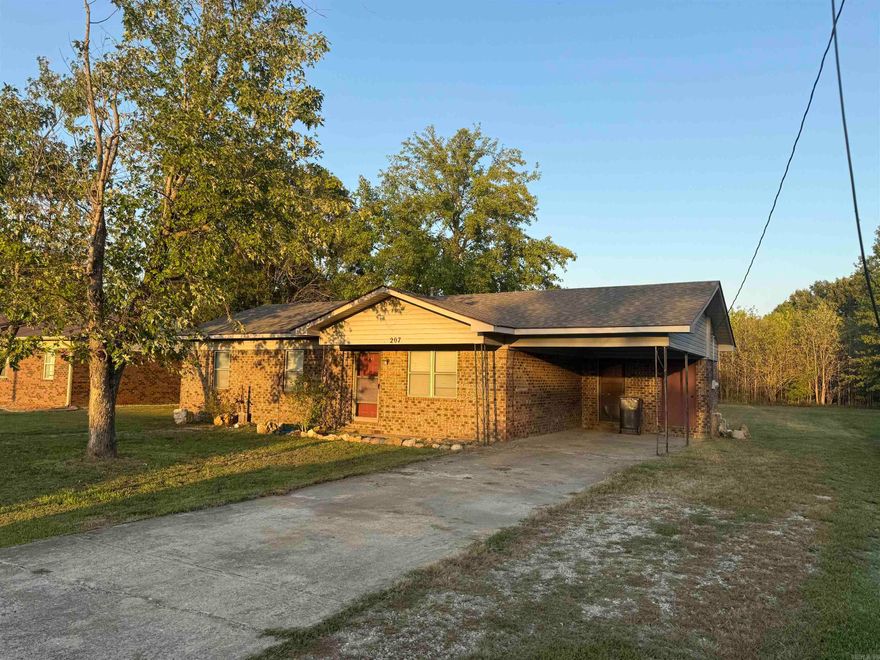 This charming 1,150 SQFT, 3 bed, 1 bath home sits in an established neighborhood and has close access to both freeway travel as well as the ammenities that Walnut Ridge has to offer. Don't miss out on the opportunity for this home to be yours.