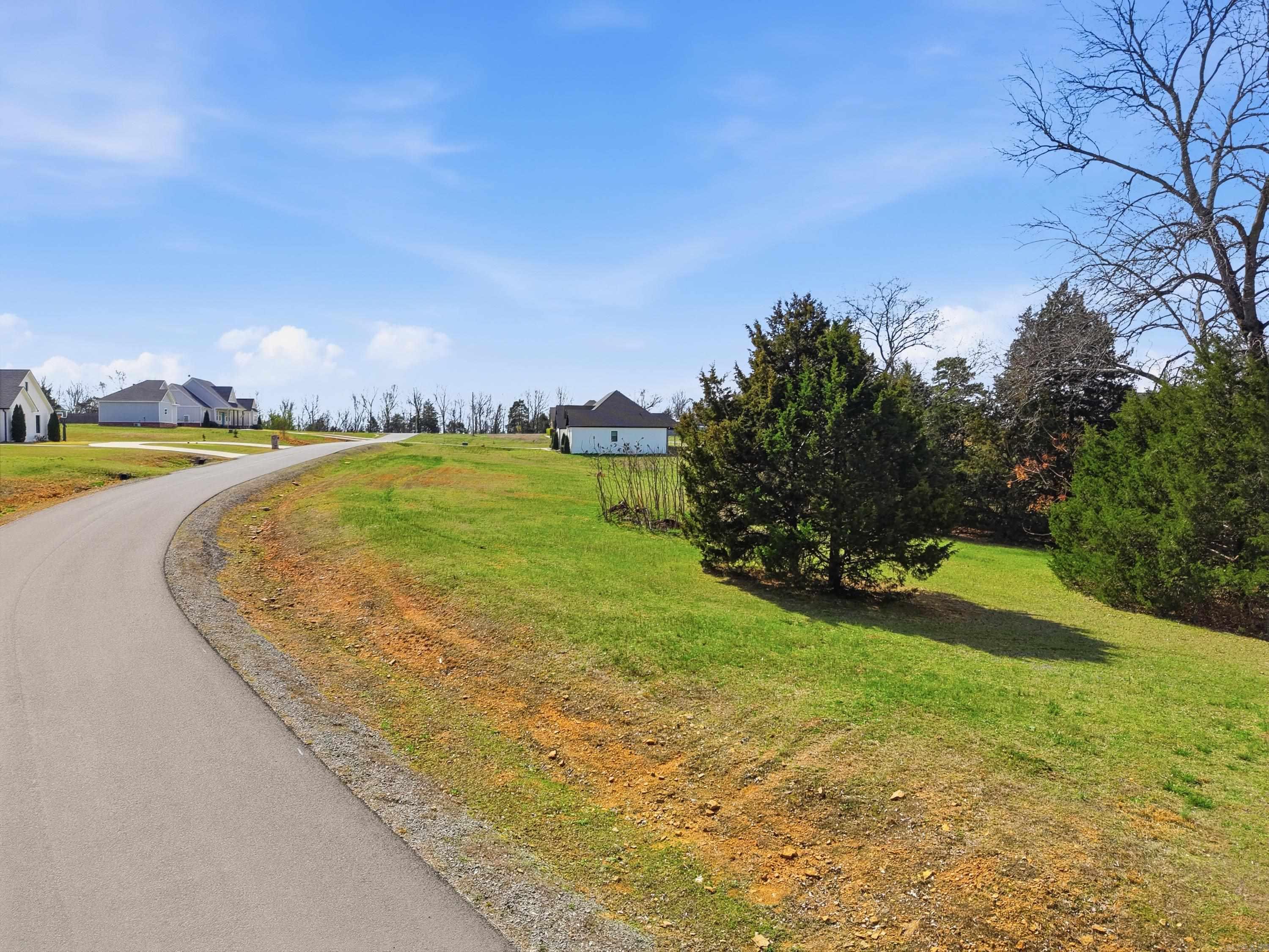 SOUTHERN MANOR - Land