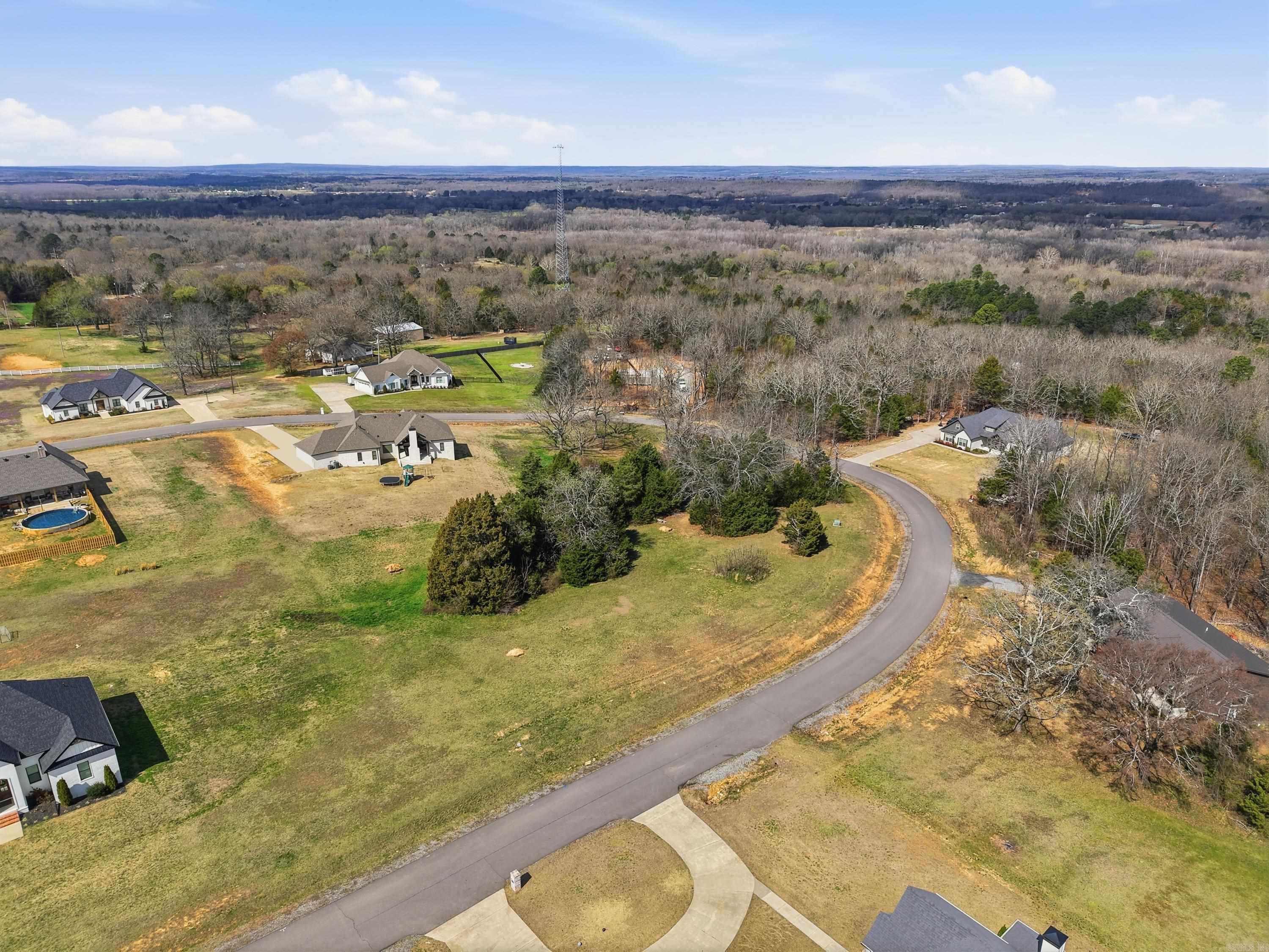 SOUTHERN MANOR - Land