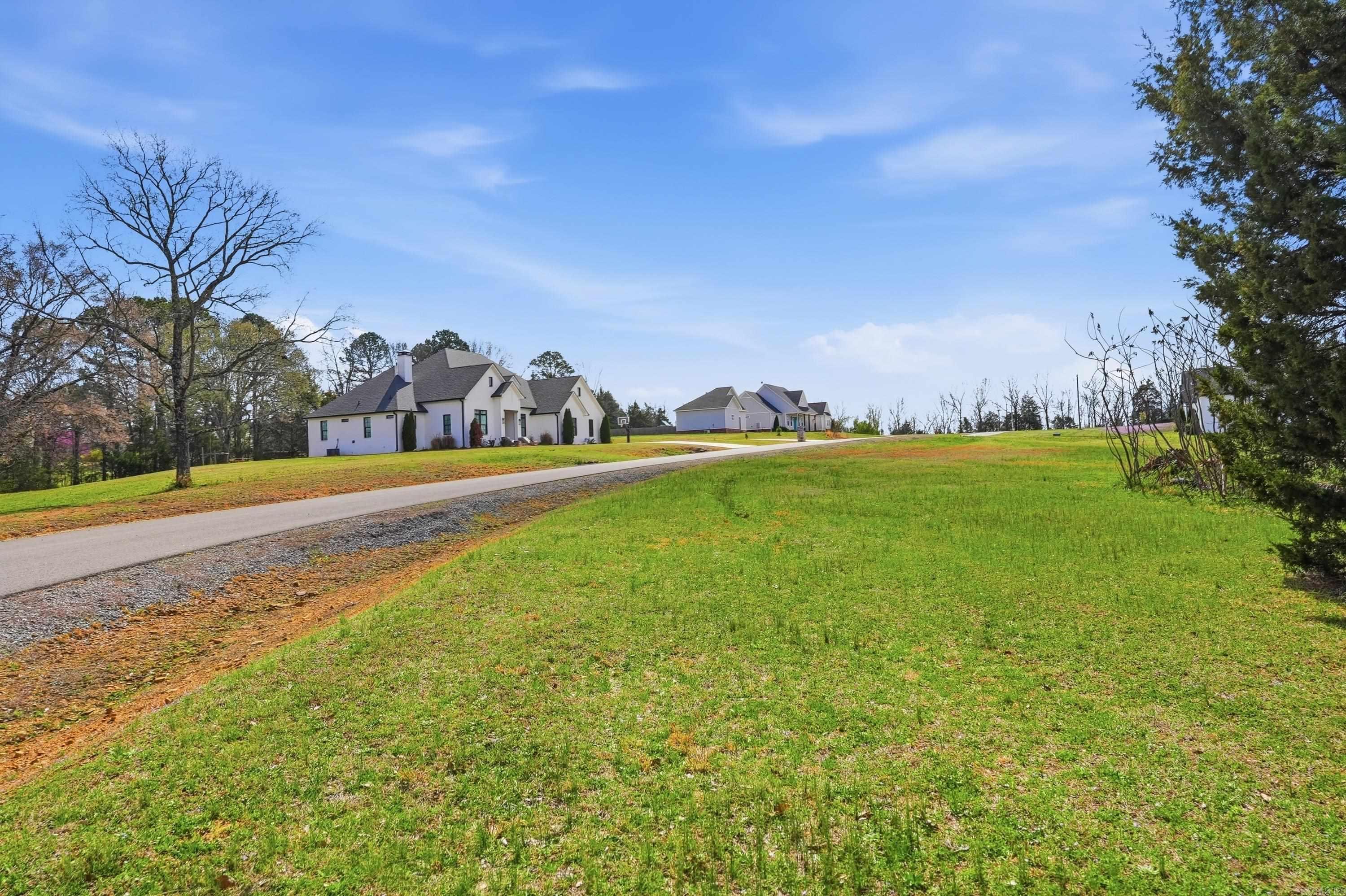 SOUTHERN MANOR - Land