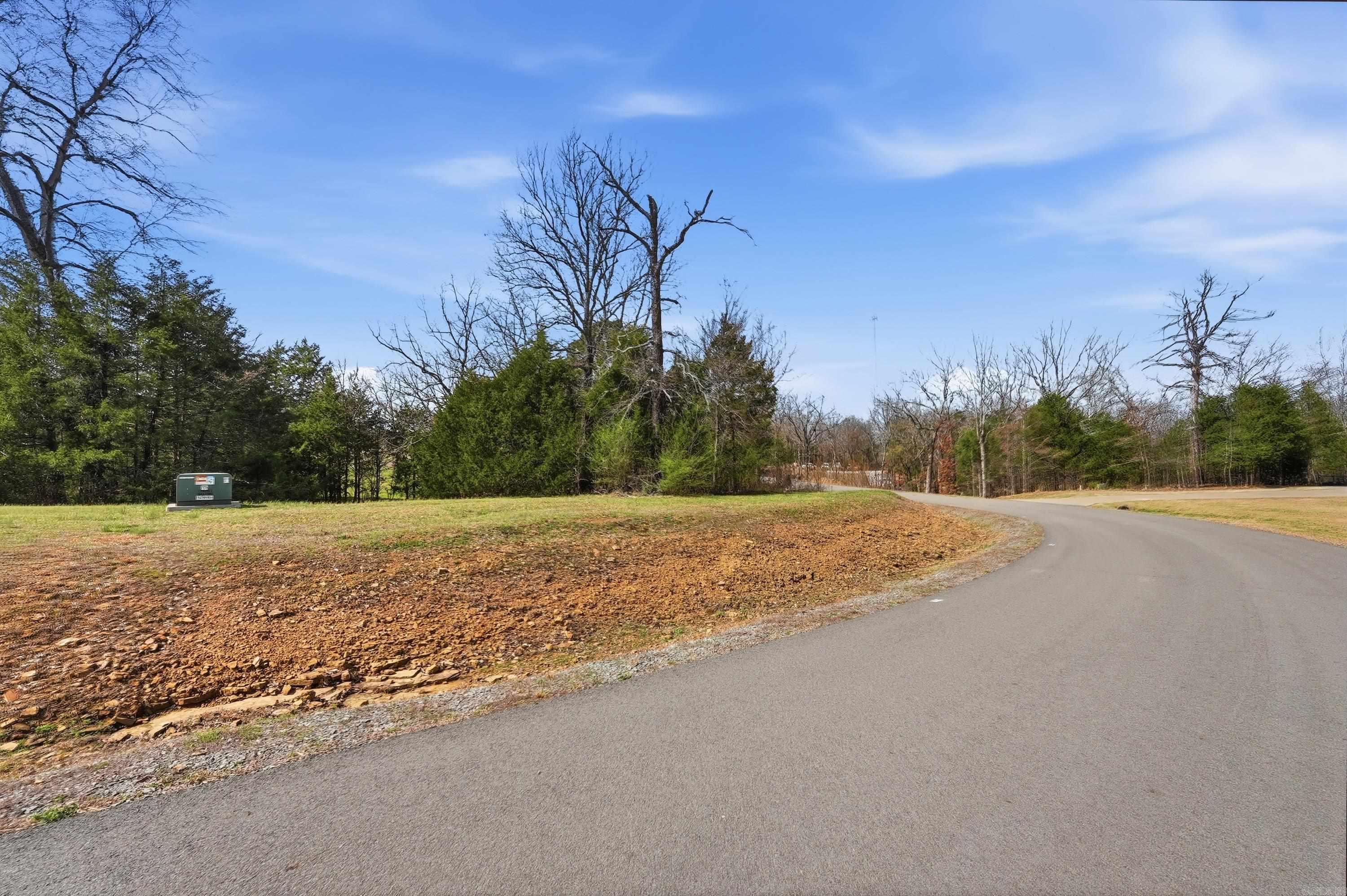 SOUTHERN MANOR - Land