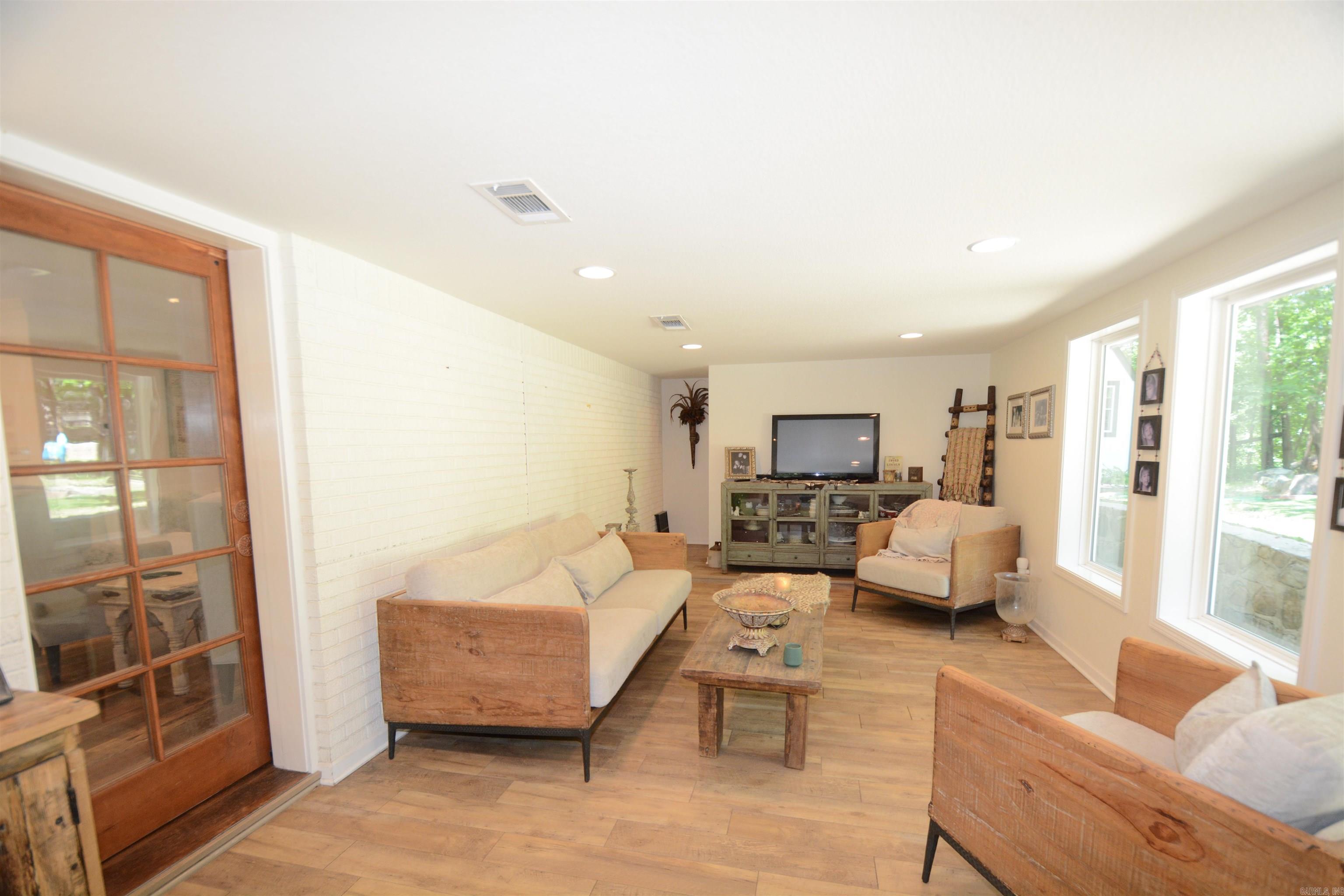 MOORE & SUMMER - Residential