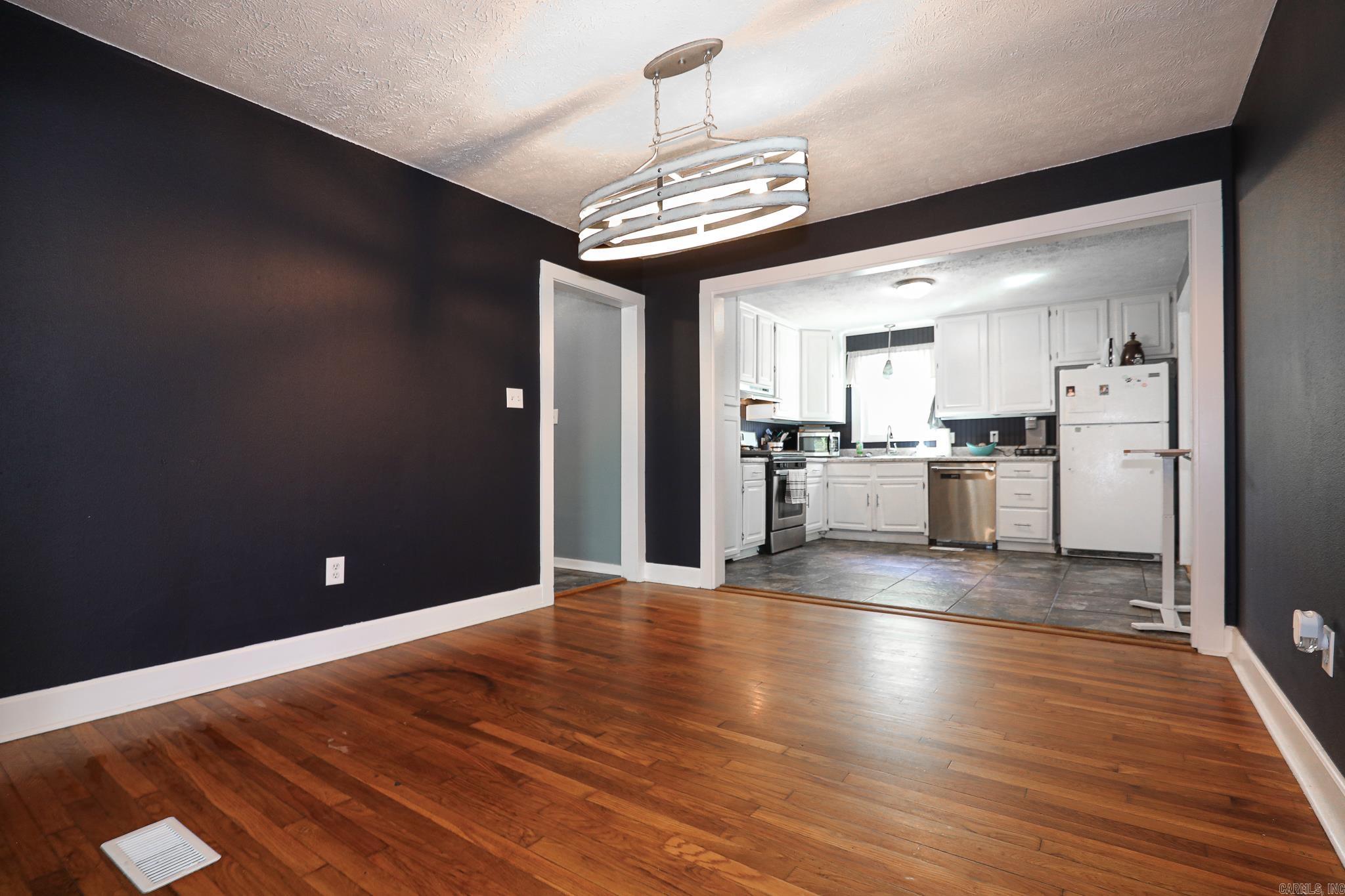 FOREST HILLS - Residential