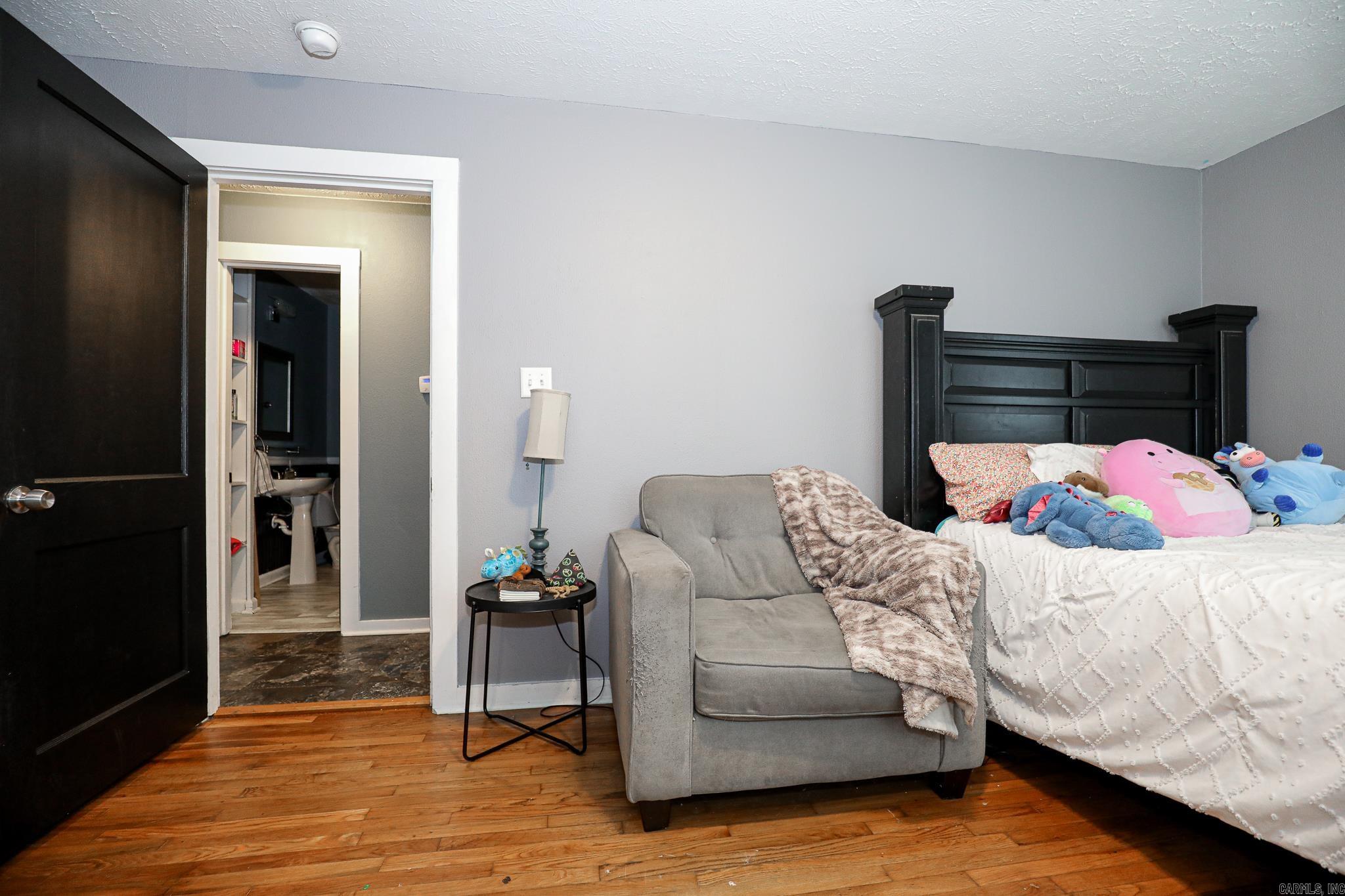 FOREST HILLS - Residential