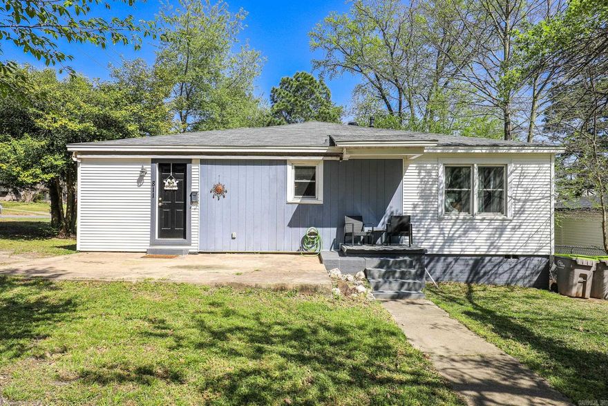 If you’re looking to be right in the heart of town, this is the home for you! This charming 3-bedroom, 2-bathroom home features an additional bonus space—perfect for an office, playroom, or second living area. Situated on a large, flat corner lot, the fully fenced yard offers plenty of space to enjoy. Recent updates include new flooring, fresh paint, a beautifully remodeled kitchen, plenty of natural lighting and more! Don’t miss out—schedule your showing today!