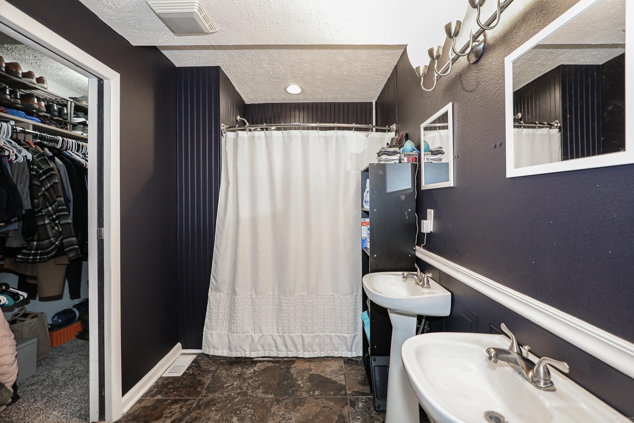 FOREST HILLS - Residential