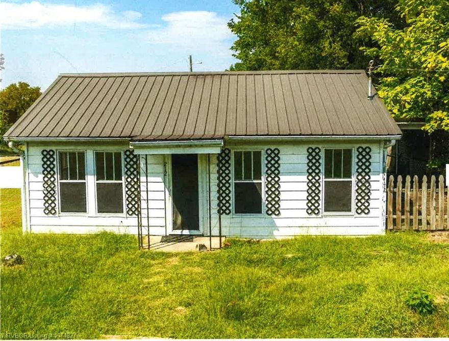 New metal roof. 2 outbuildings