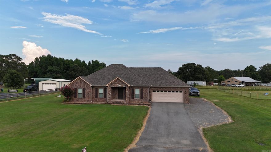 Beautiful 4-bedroom home with vaulted ceilings and a great floor plan. From the nice rock work on the outside of the home to the wooden ceiling beams inside, everything about this home is modern and stylish. Large master bedroom features a good size walk-in closet and a master bath with a big bathtub. There is plenty of yard space on this 1-acre lot. This home is in the perfect location for anyone wanting to live a more rural lifestyle while still easily being able to commute to Greenbrier or Conway.