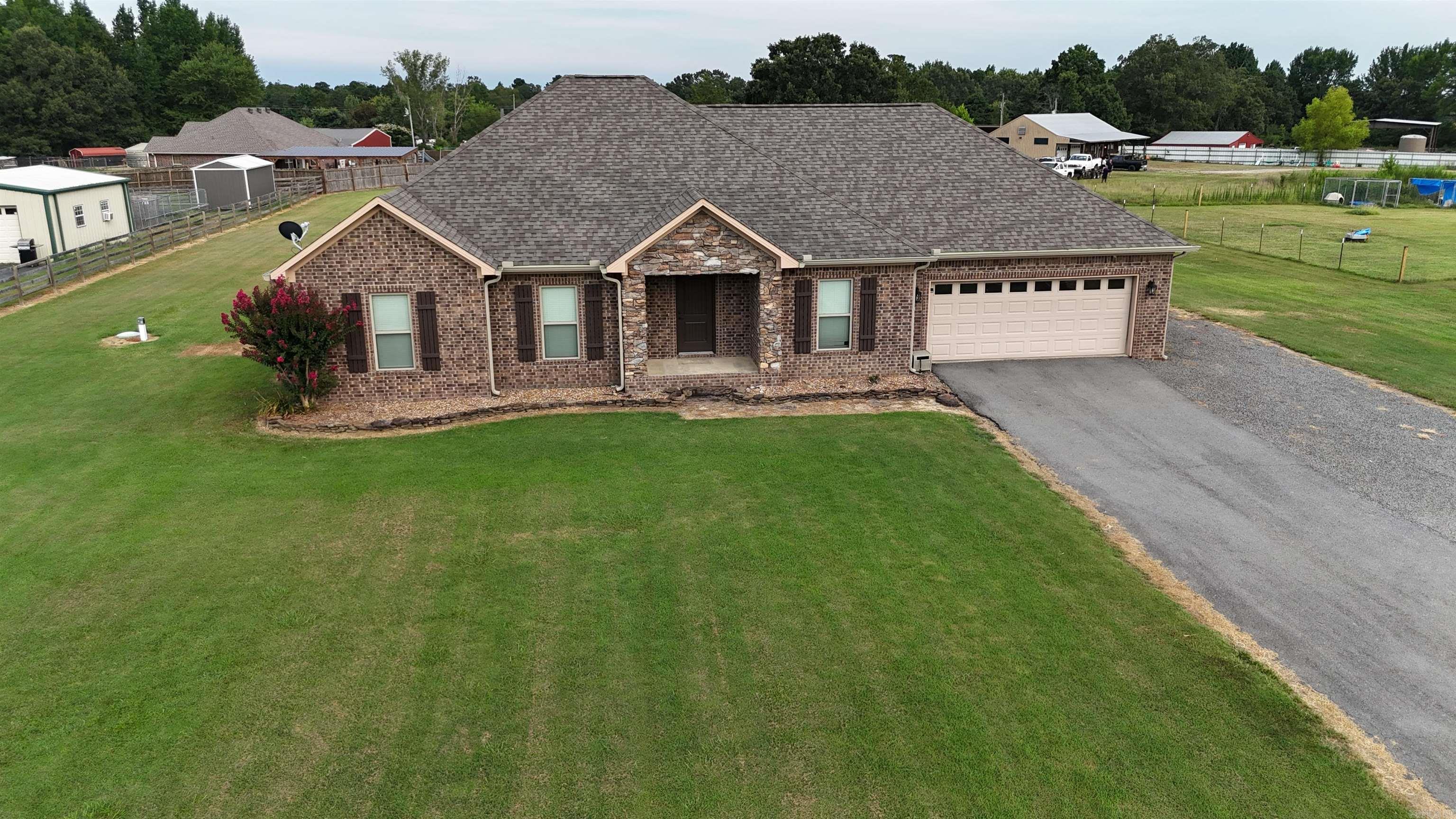 Beautiful 4-bedroom home with vaulted ceilings and a great floor plan. From the nice rock work on the outside of the home to the wooden ceiling beams inside, everything about this home is modern and stylish. Large master bedroom features a good size walk-in closet and a master bath with a big bathtub. There is plenty of yard space on this 1-acre lot. This home is in the perfect location for anyone wanting to live a more rural lifestyle while still easily being able to commute to Greenbrier or Conway.