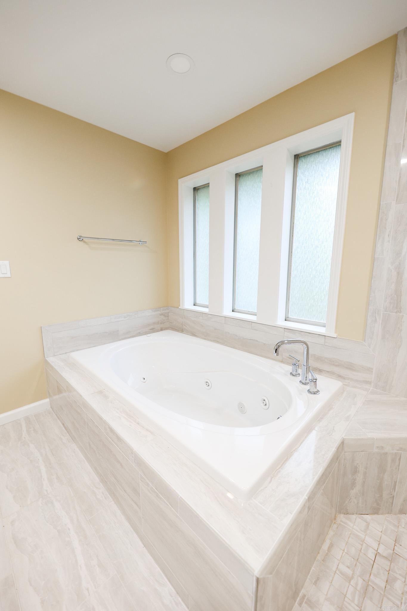 BERG, MIKE ADD'N #4 - Residential