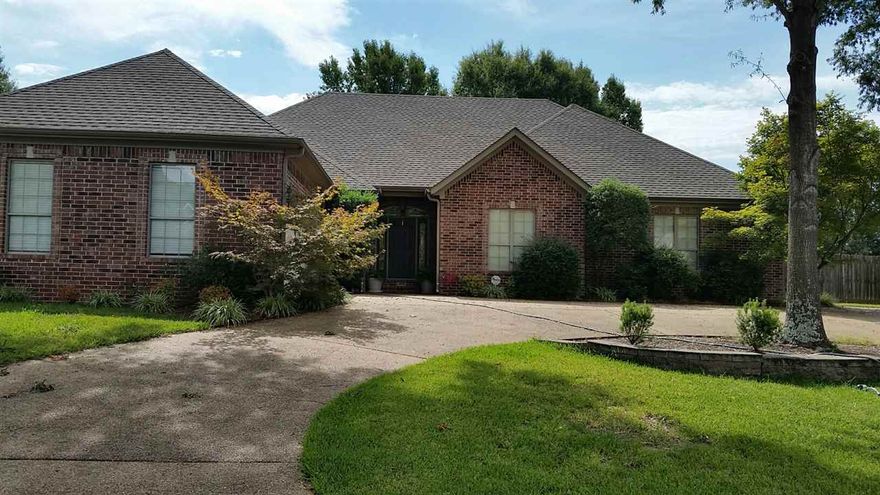 Great large shop!!!!! Great neighborhood and school district to raise your family. Custom built home, roomy bedrooms, large master bedroom and bath, open kitchen with family room, formal dining and living room, lots of closet space and built ins.  New flooring through the house , paint, and updated bathrooms.  The perfect house plan without the headache of building