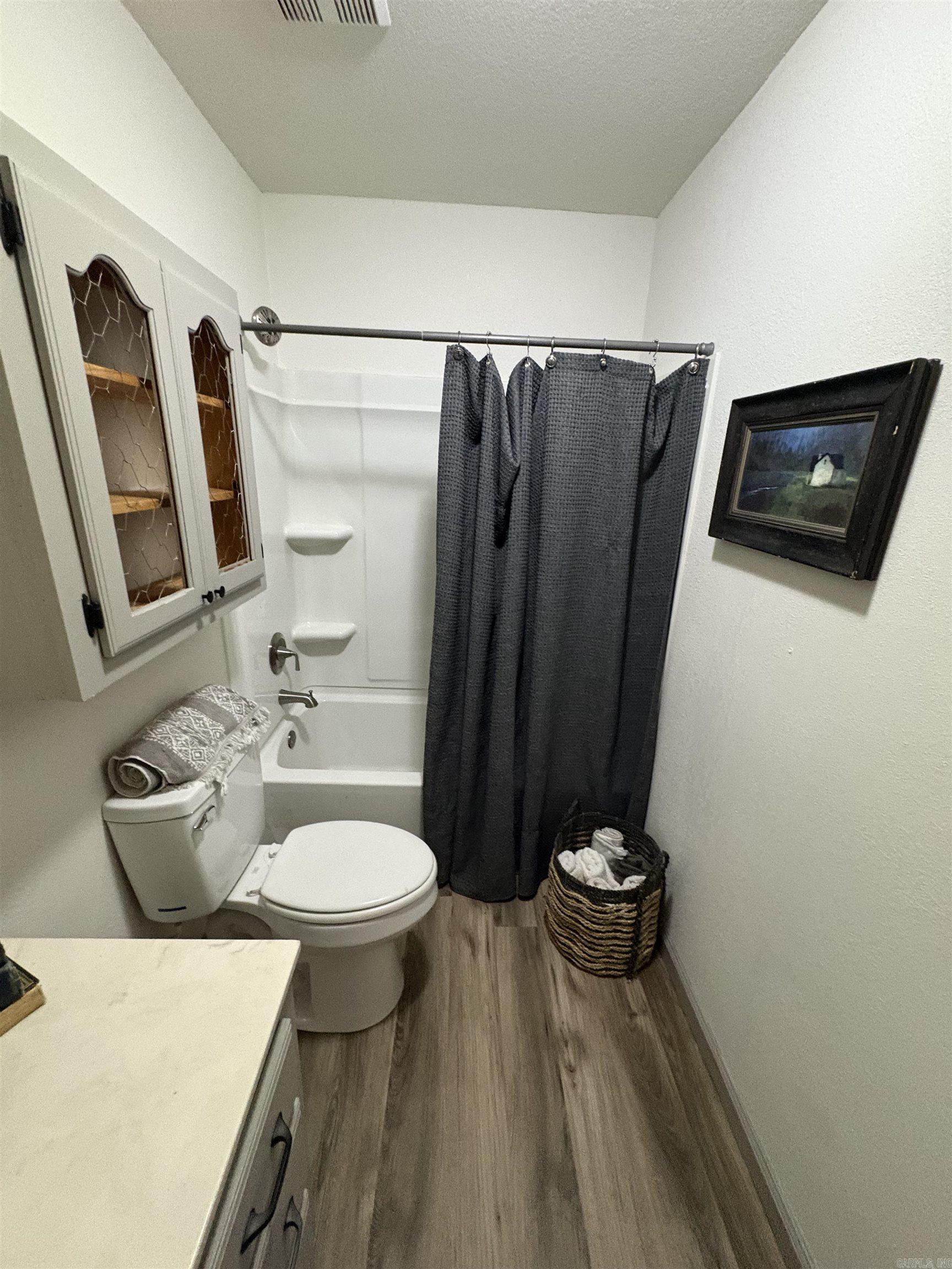 VILLAGE WEST - Residential