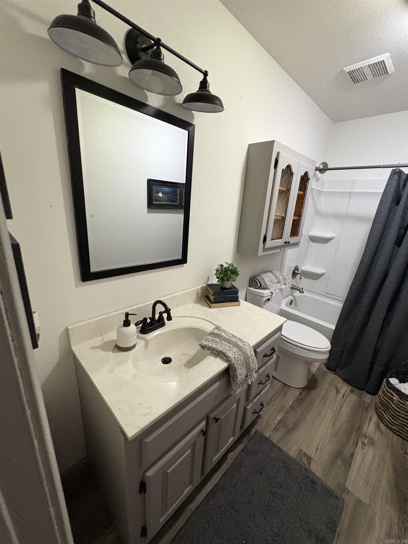 VILLAGE WEST - Residential