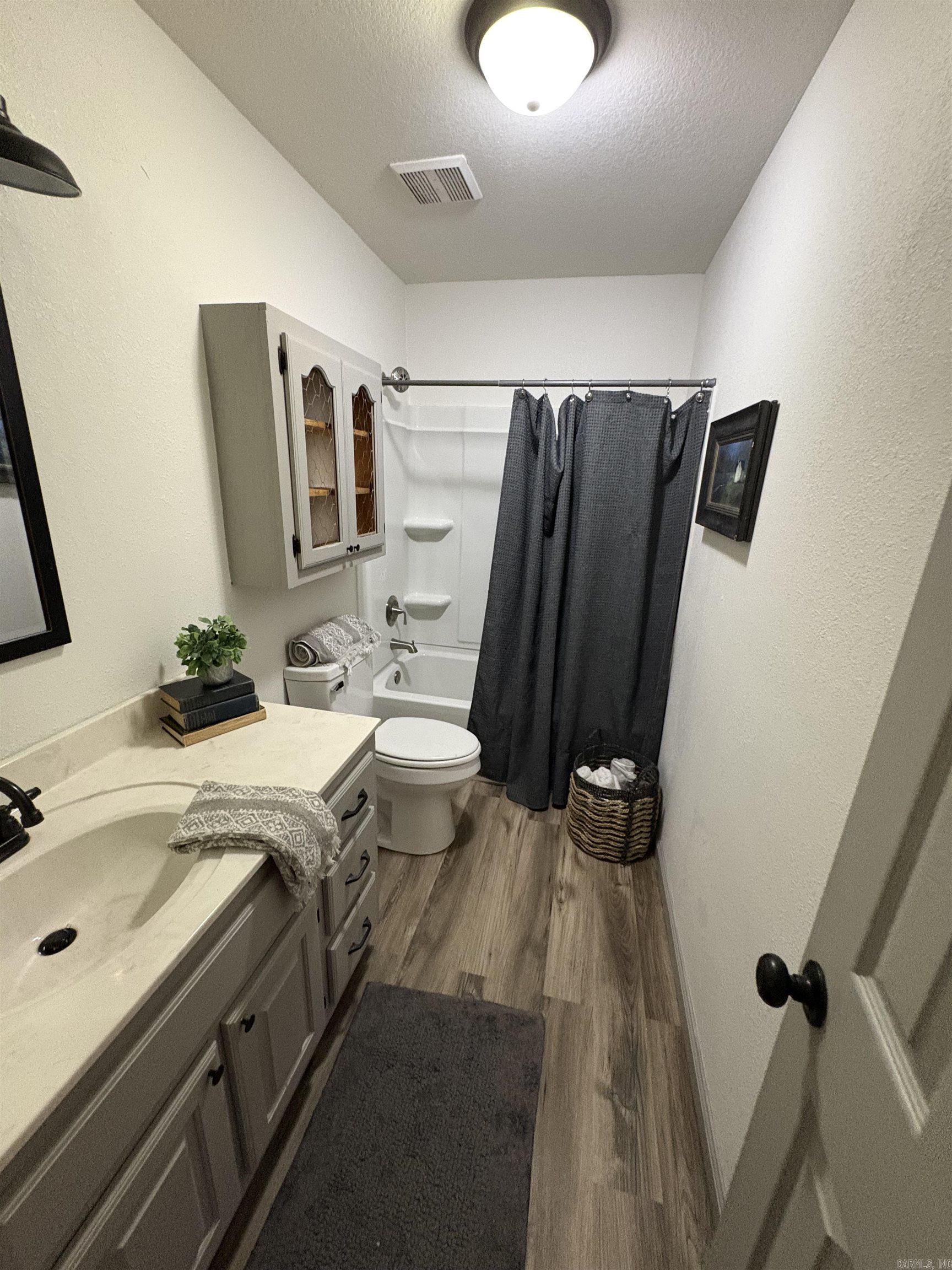 VILLAGE WEST - Residential