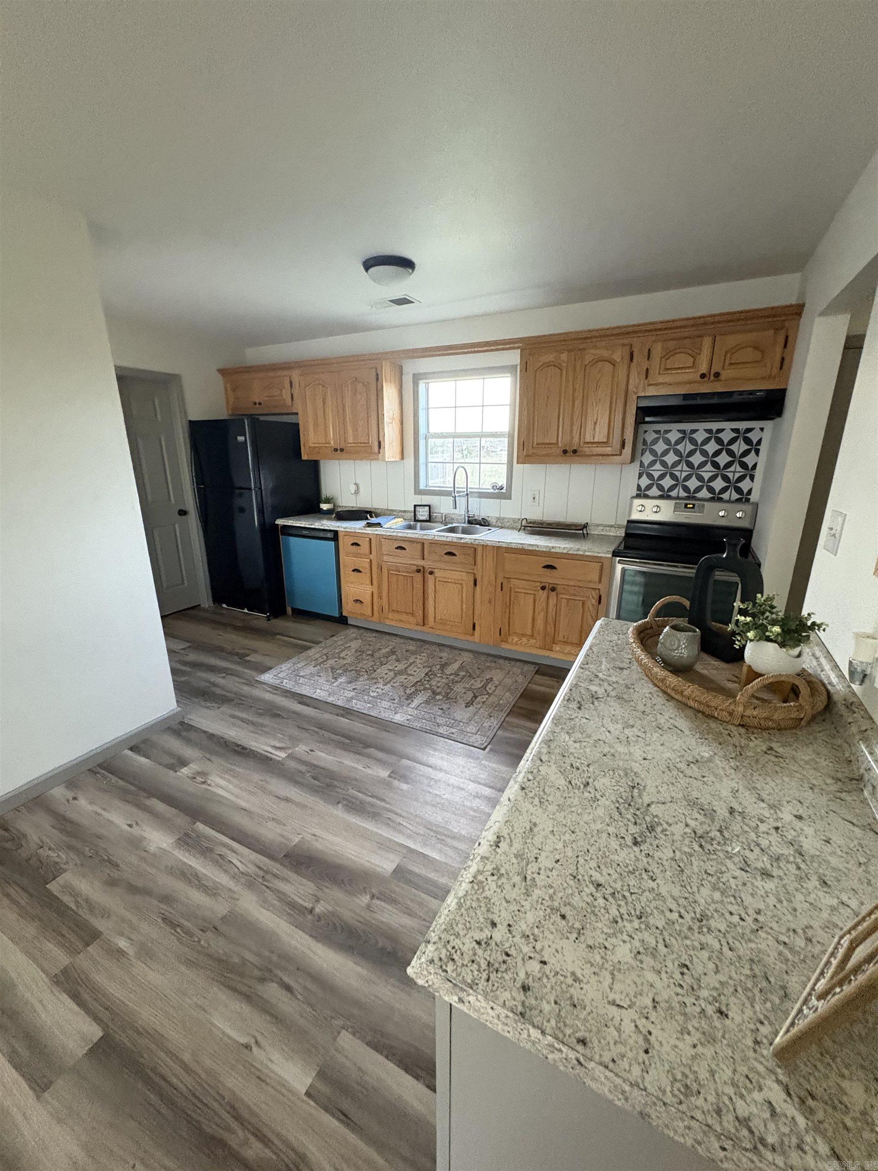 VILLAGE WEST - Residential