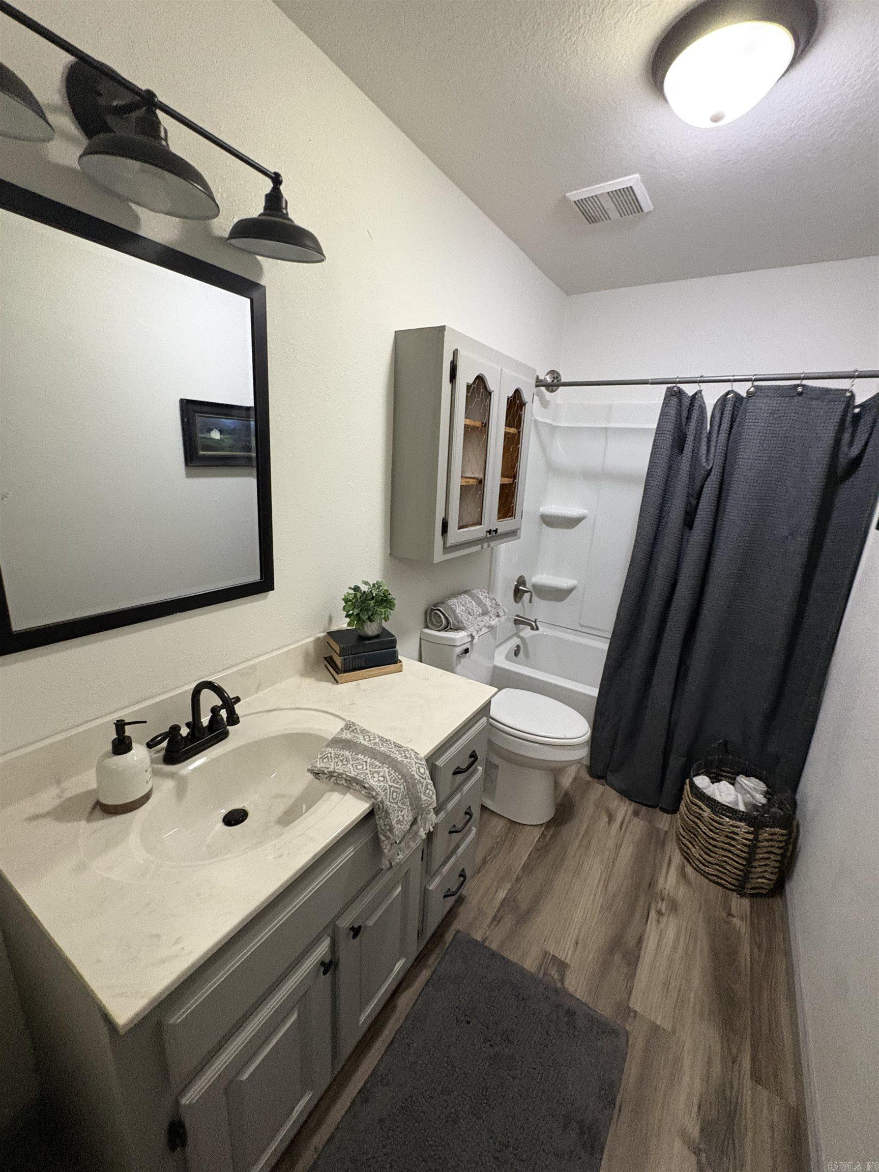 VILLAGE WEST - Residential