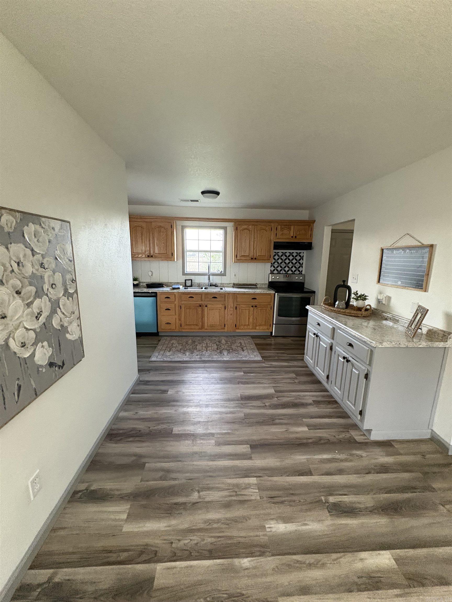 VILLAGE WEST - Residential