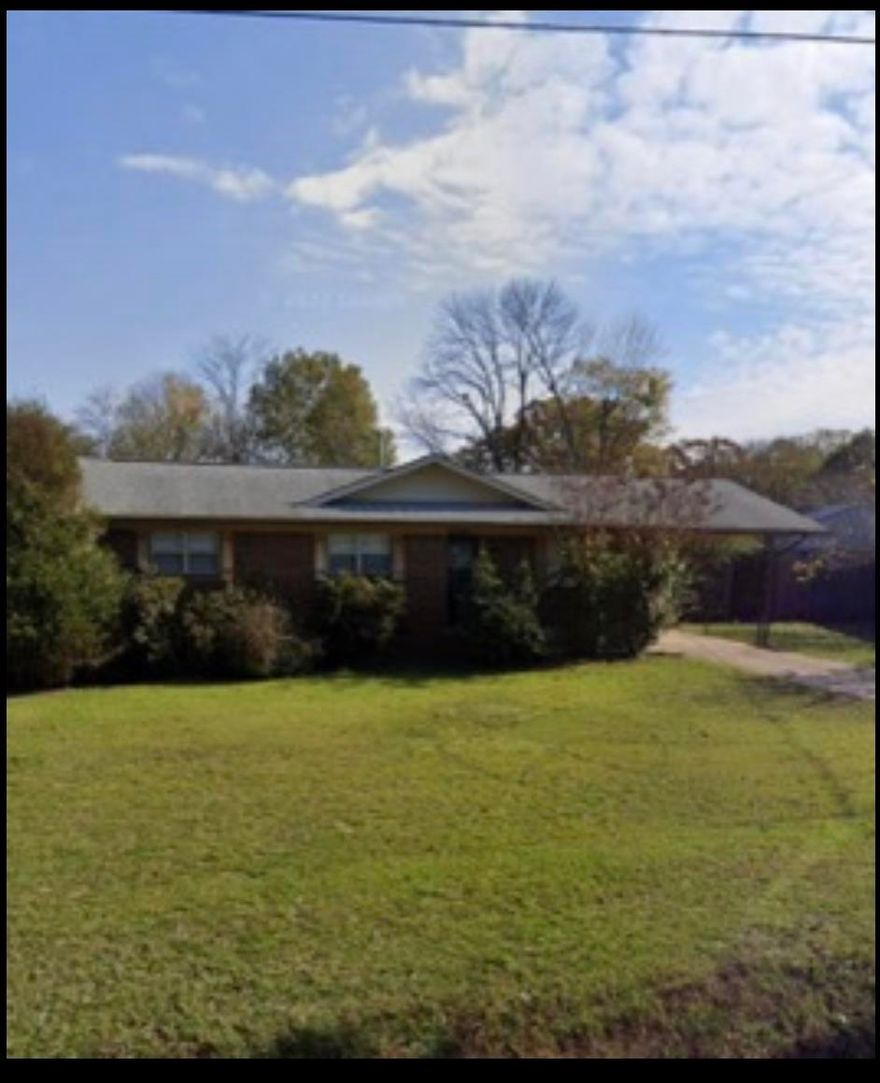 Well maintained home on almost .5 acres. Come see this cute starter home or great investment opportunity. Open kitchen (refrigerator to convey).