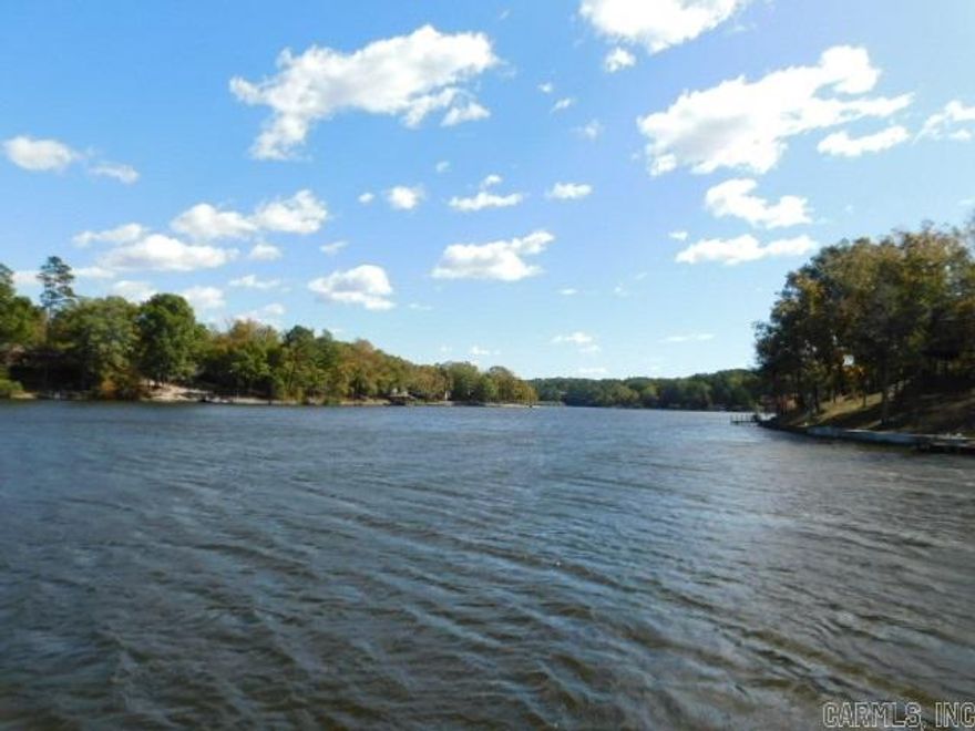 LAKE PINEDA ...163 FEET ON THE LAKE...NICE LOCATION FOR YOUR DREAM HOME...CLOSE TO A GATE...CLOSE TO TENNIS...CLOSE TO CORONADO FITNESS CENTER...CALL RIGHT AWAY FOR MORE DETAILS...