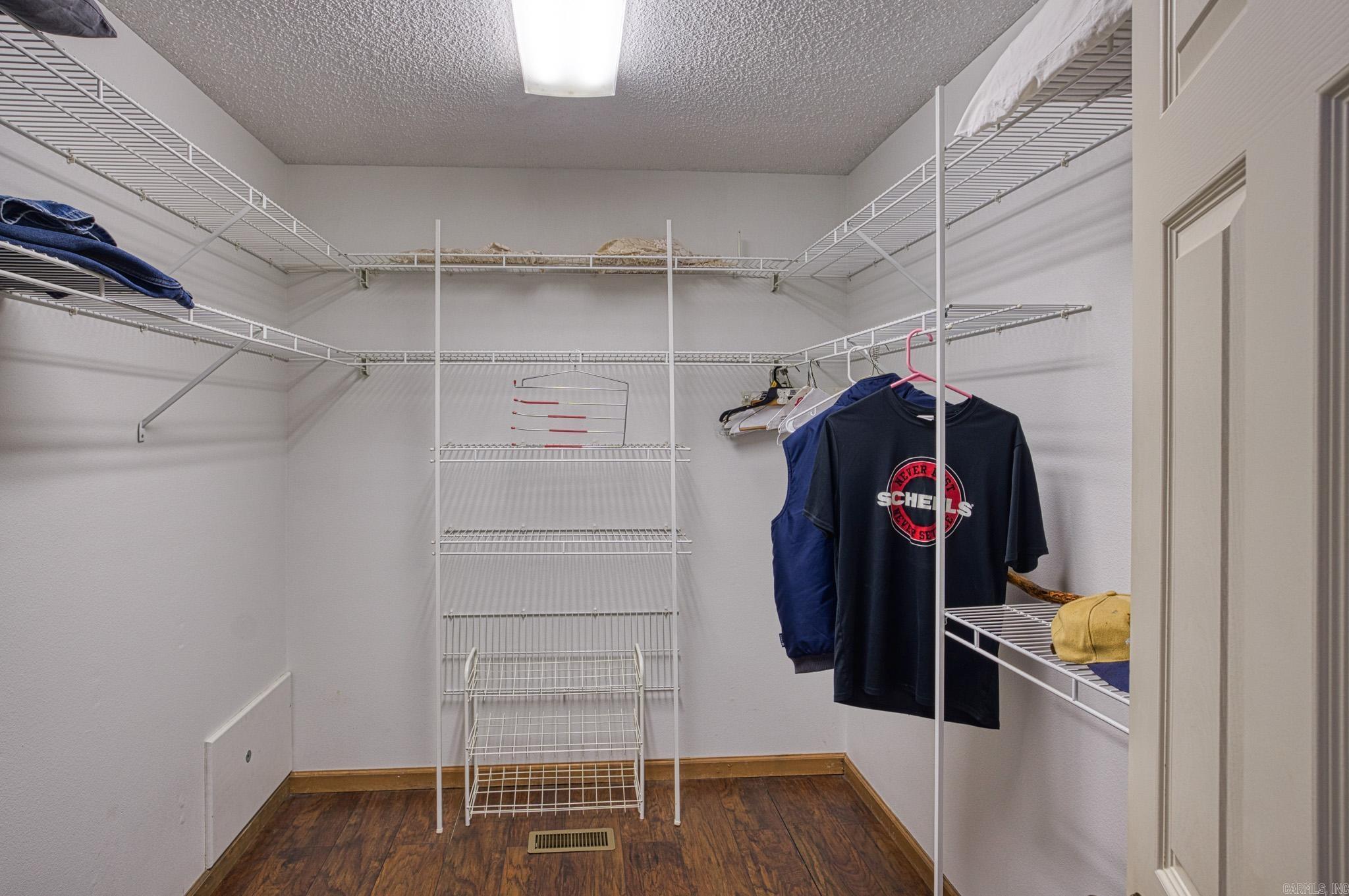 DOSCIENTOS - Residential