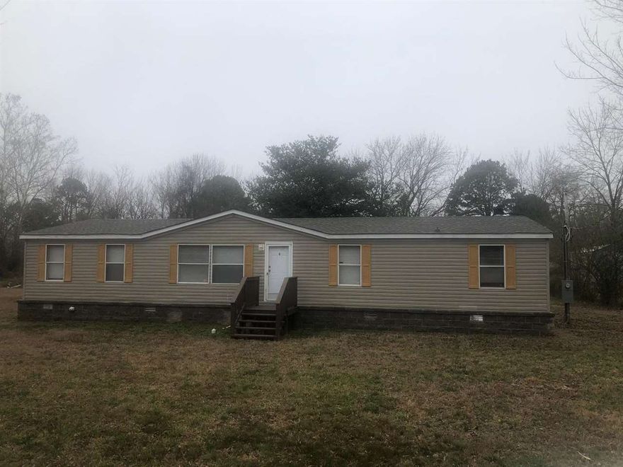 Well maintained 3br 2 ba mobile home close to schools, shopping, and restaurants. This home has a large back yard, a spacious floor plan. Pets are negotiable with a non-refundable pet deposit.