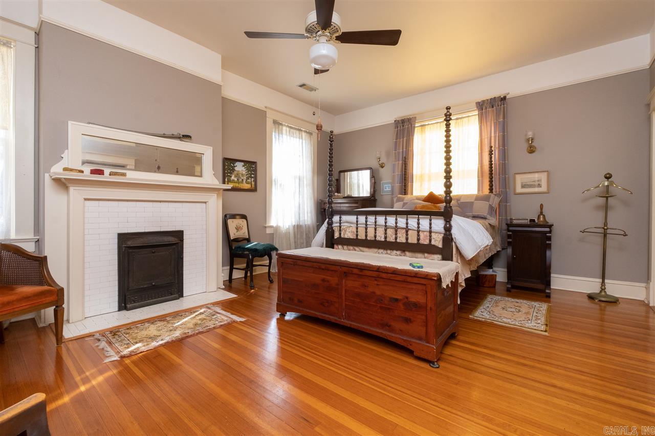 PULASKI HEIGHTS - Residential