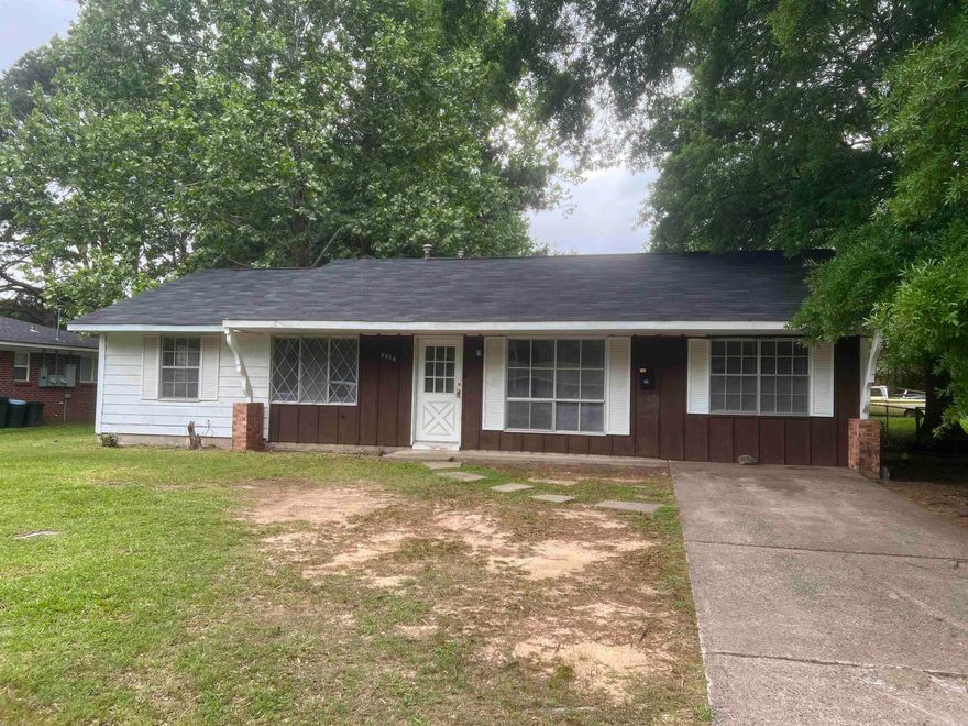 3-bedroom, 1-bath home located in Conway. This property offers a functional layout and is situated in an established neighborhood with convenient access to local shopping, dining, and schools. Great opportunity for a primary residence or investment property.