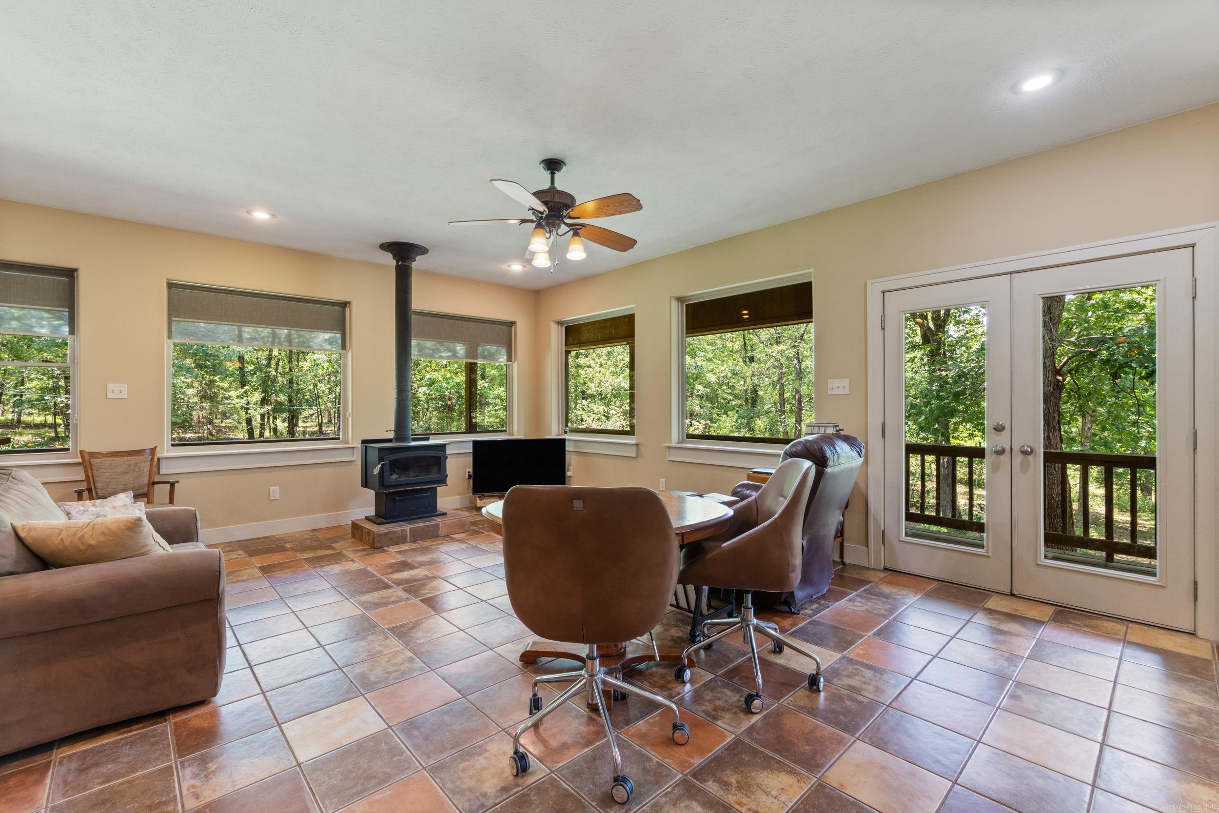 OLD MILL POND ROUND MOUNTAIN - Residential