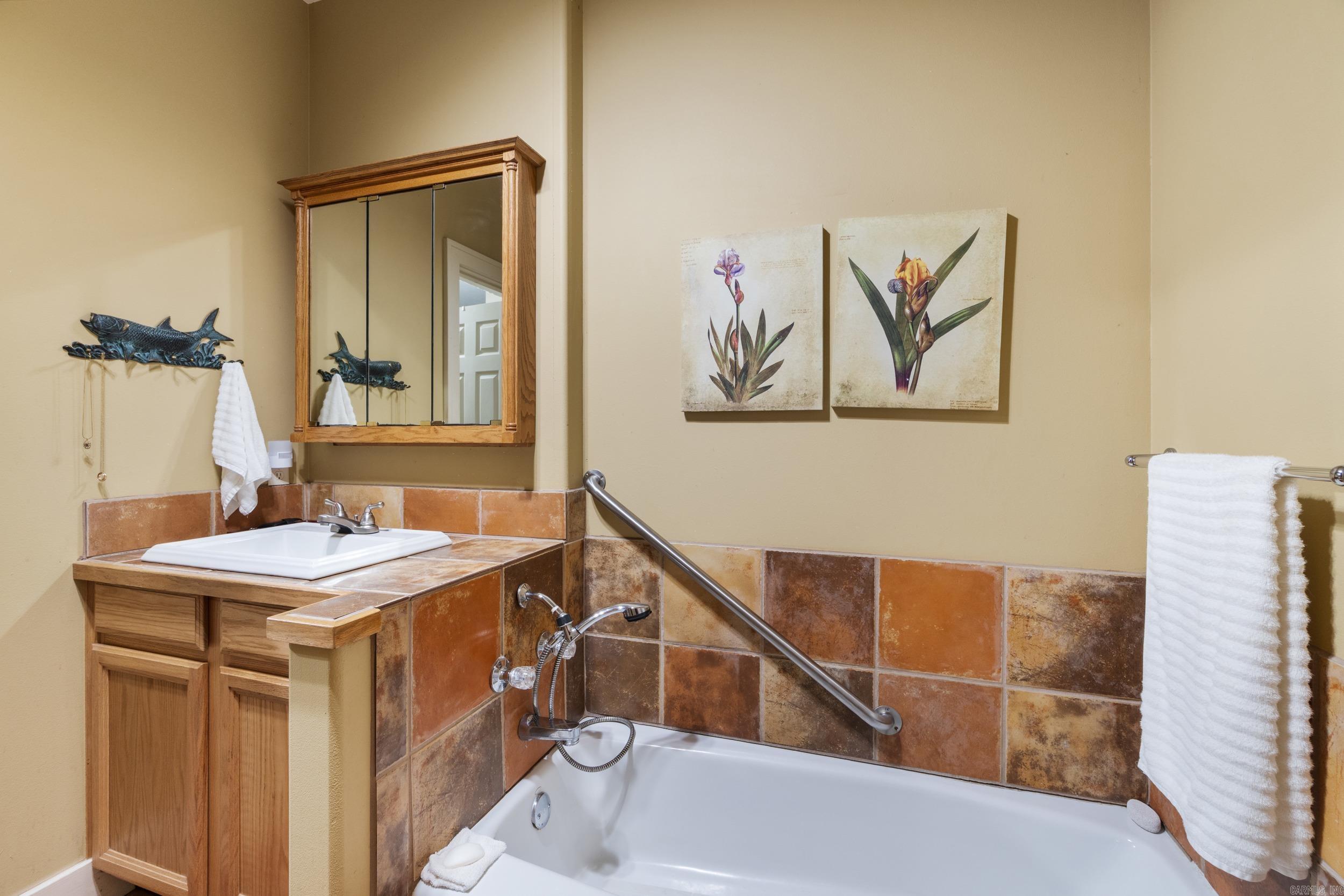 OLD MILL POND ROUND MOUNTAIN - Residential