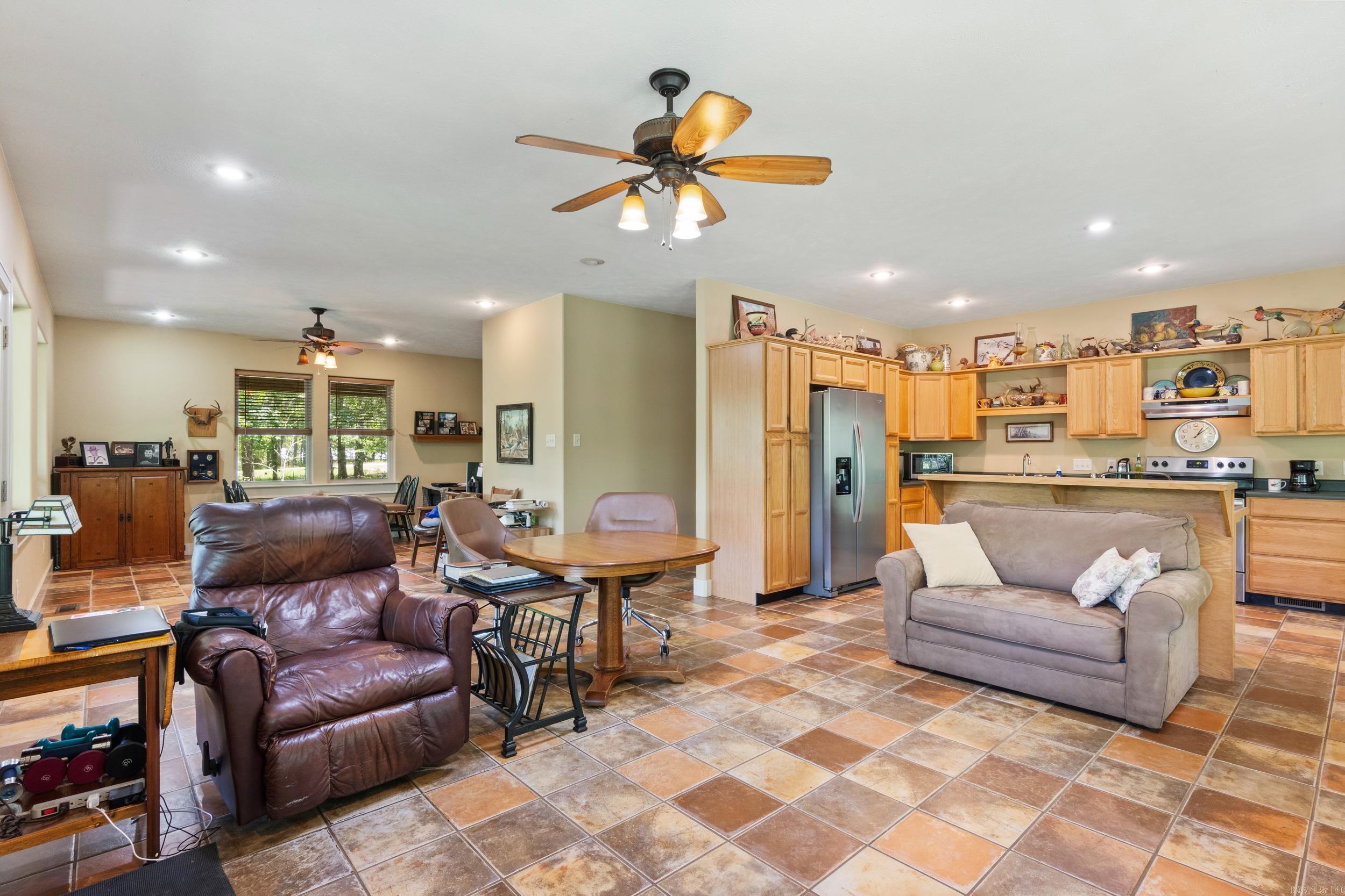 OLD MILL POND ROUND MOUNTAIN - Residential