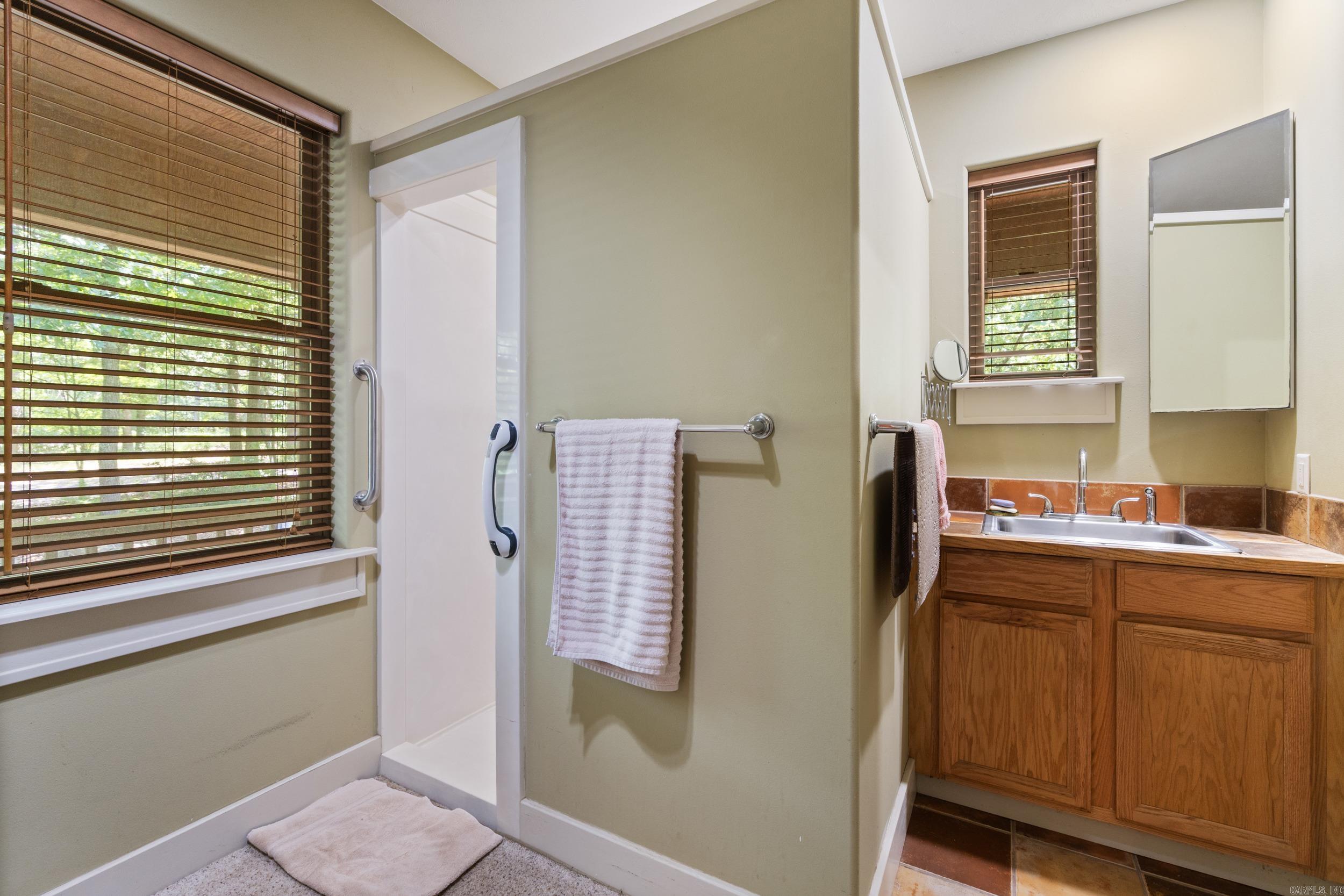 OLD MILL POND ROUND MOUNTAIN - Residential