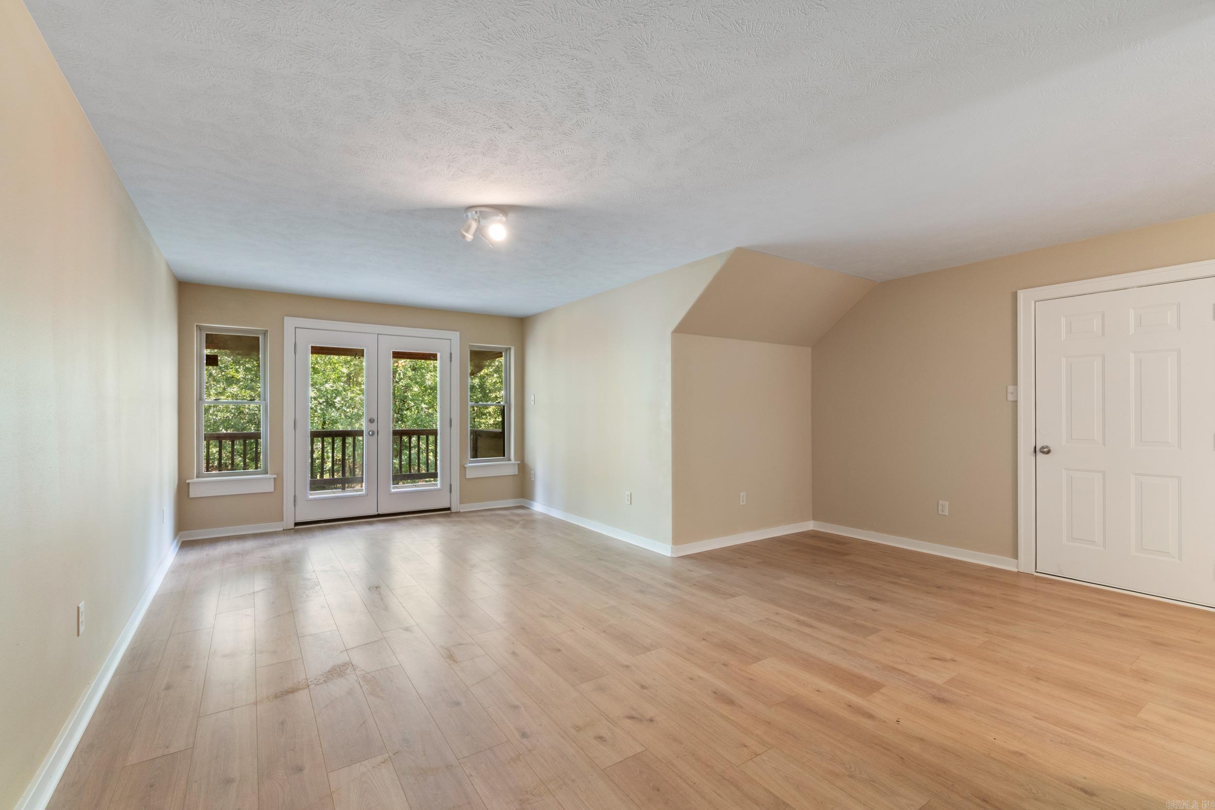 OLD MILL POND ROUND MOUNTAIN - Residential