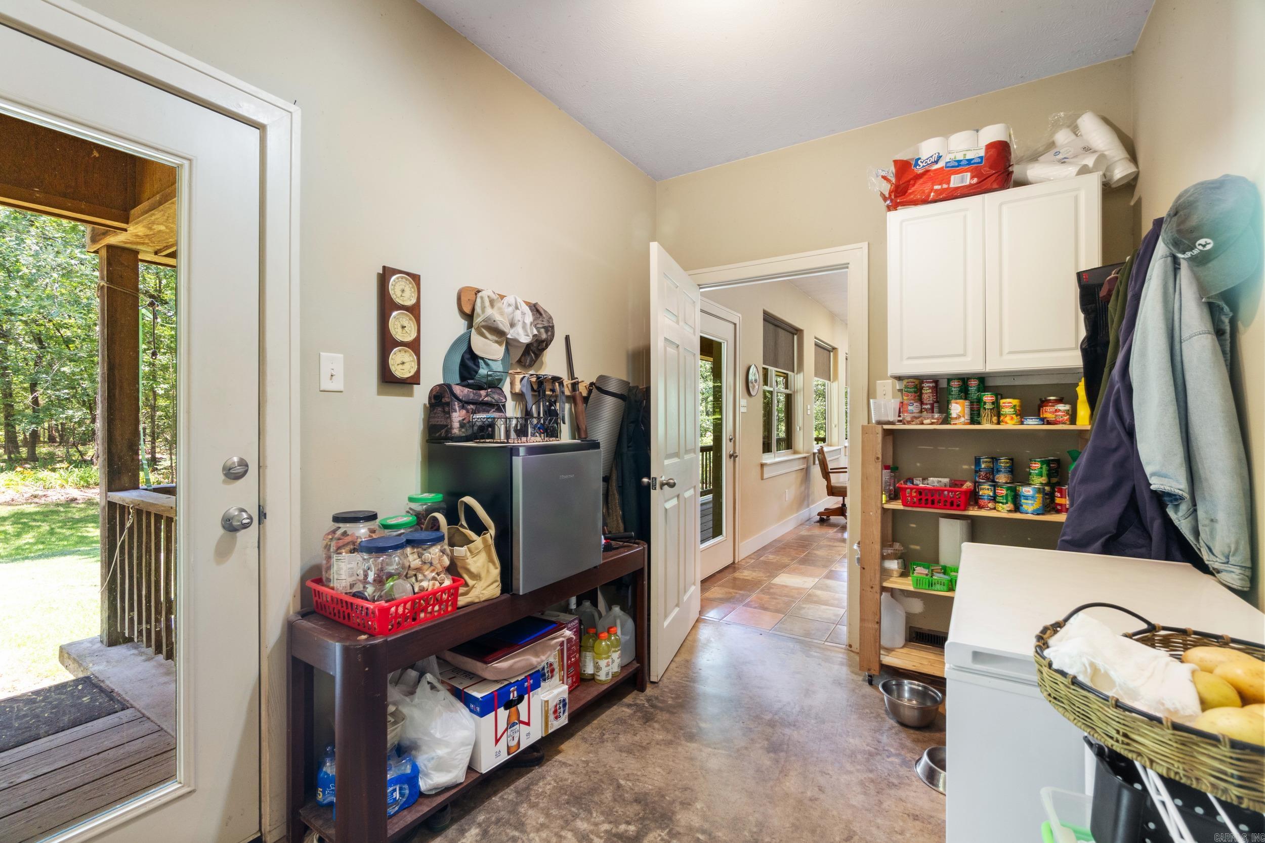 OLD MILL POND ROUND MOUNTAIN - Residential