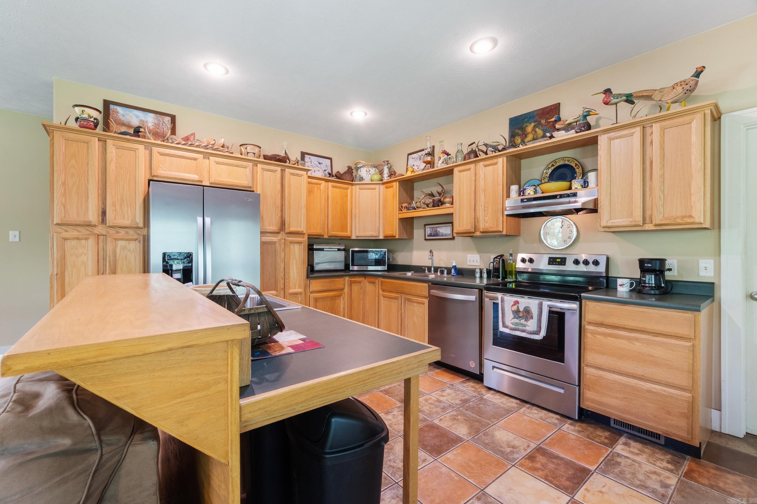 OLD MILL POND ROUND MOUNTAIN - Residential